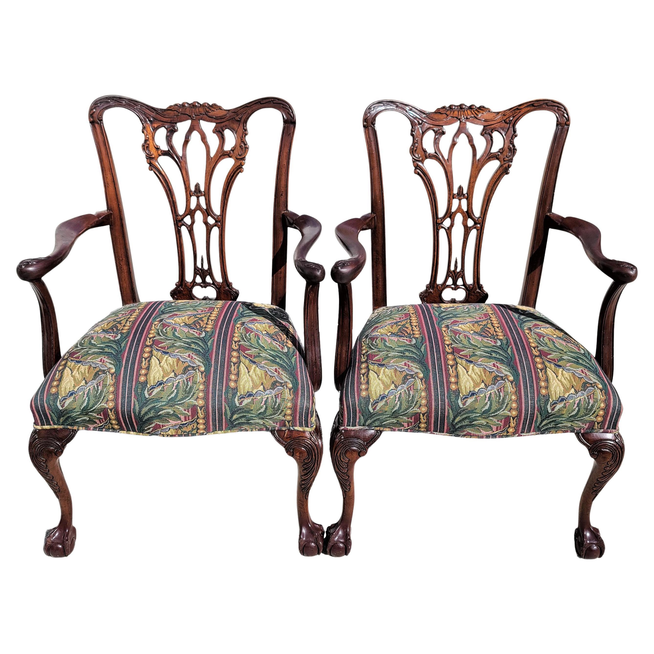 Paire d'anciens fauteuils en acajou Chippendale de l'époque édouardienne, c. 1900