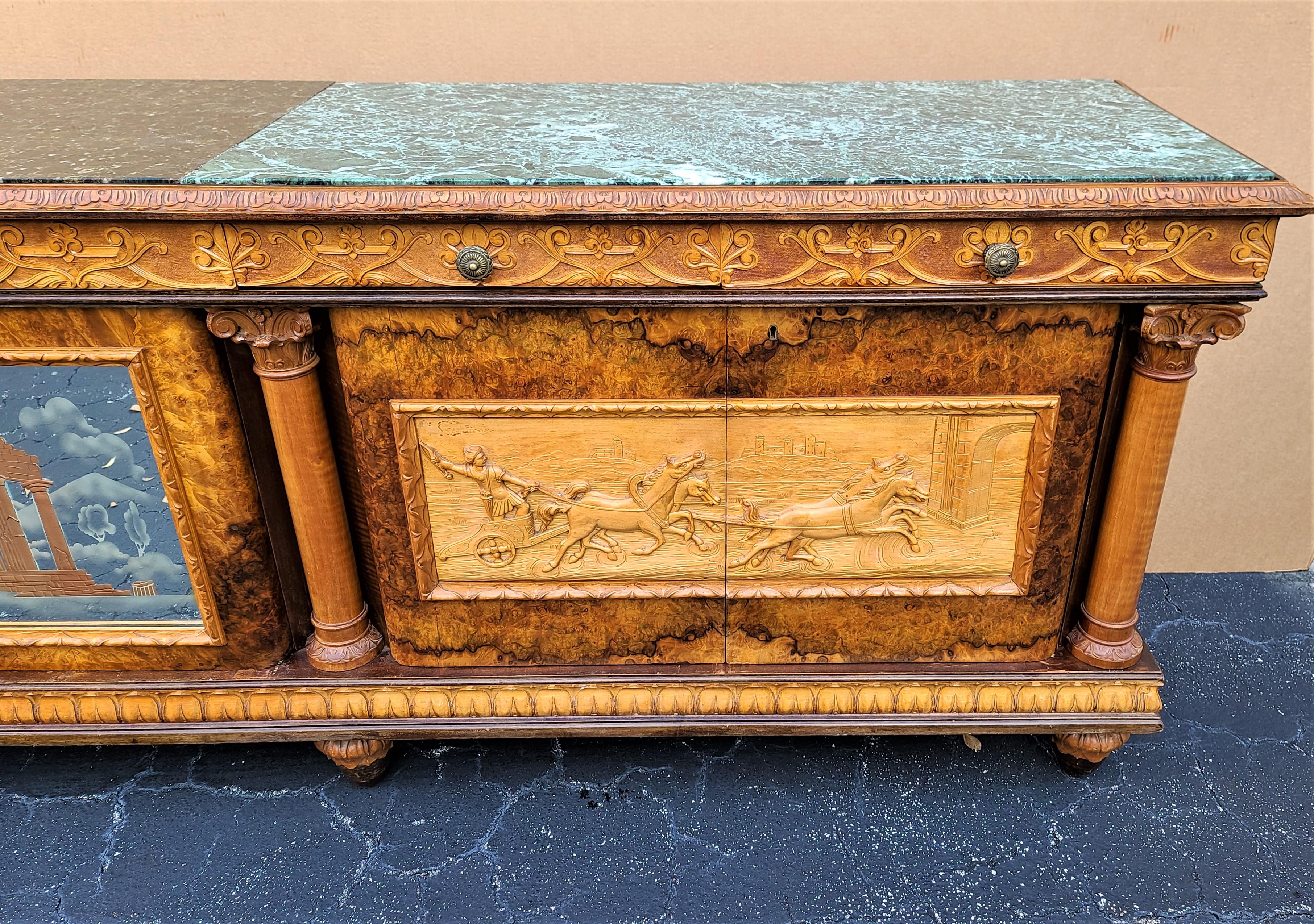 Neoclassico Antica credenza italiana neoclassica intagliata a mano del 1900 ca. in vendita