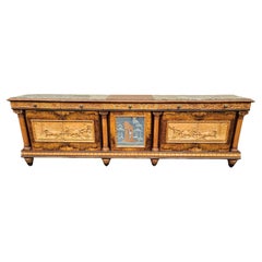Antica credenza italiana neoclassica intagliata a mano del 1900 ca.