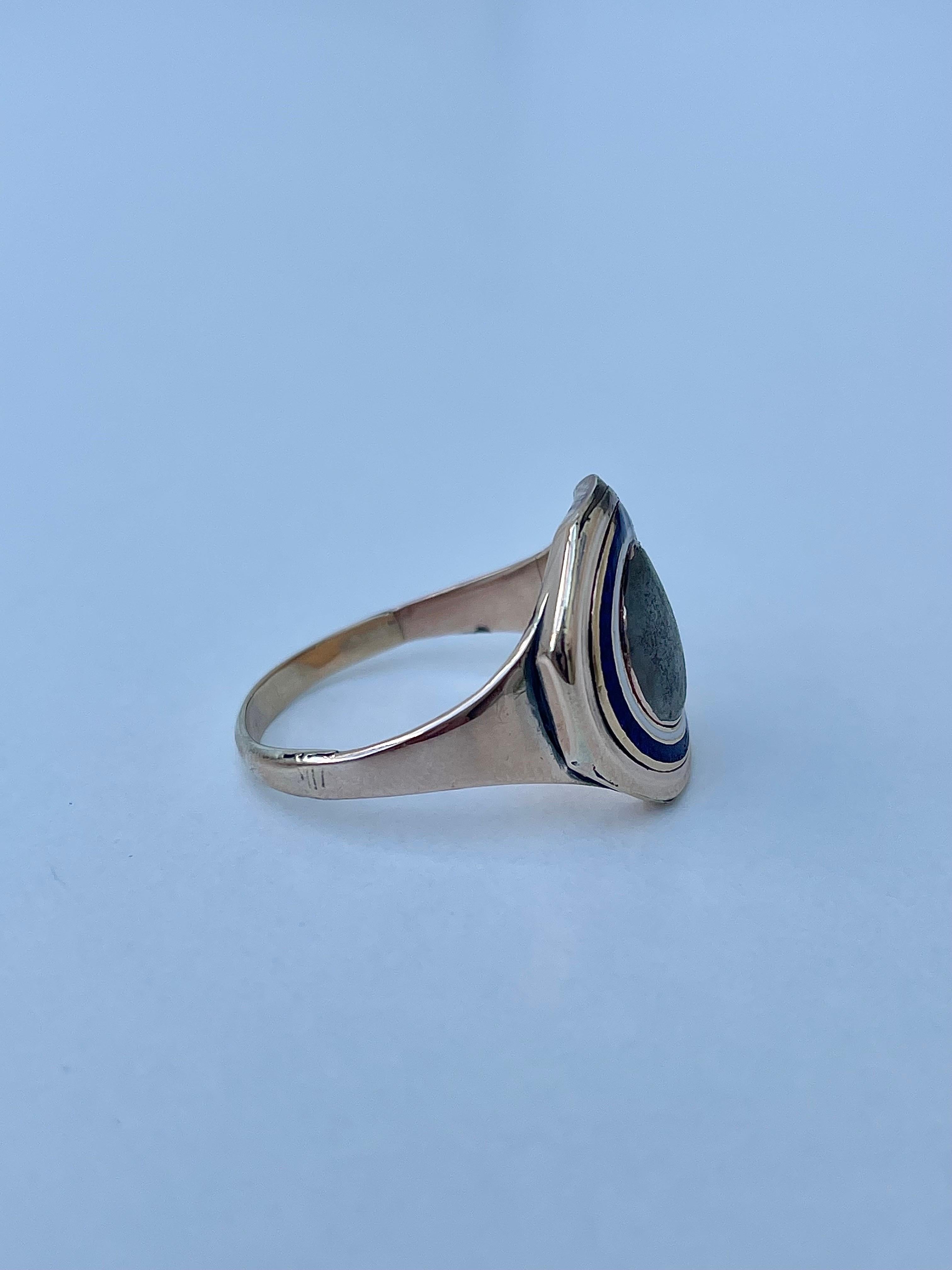 Antique C.1795 Yellow Gold Blue and White Enamel Locket Front Ring In Good Condition For Sale In Chipping Campden, GB