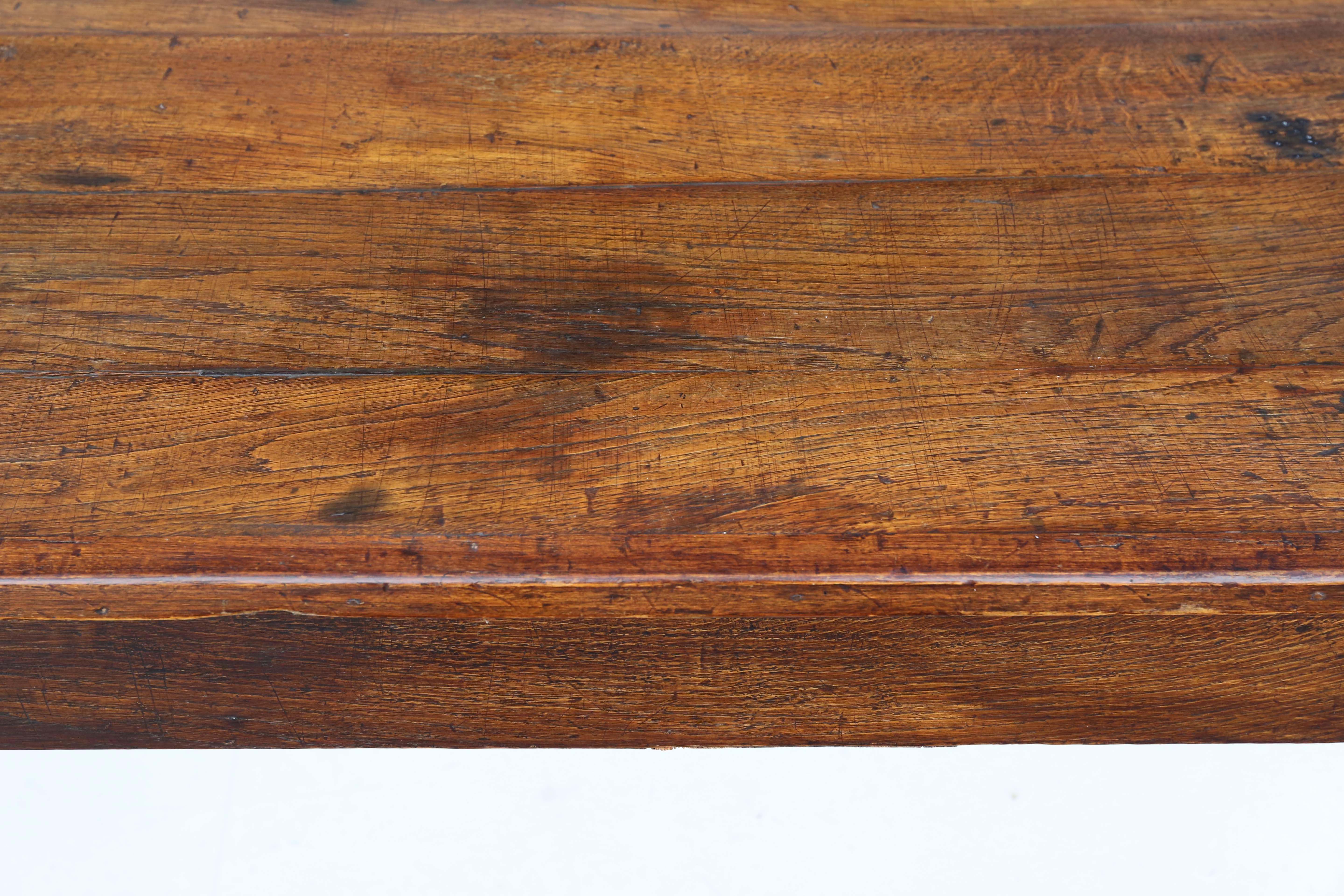 Antiquity c.1800 Oak Farmhouse Dining Table de cuisine de qualité avec tiroirs en vente 4