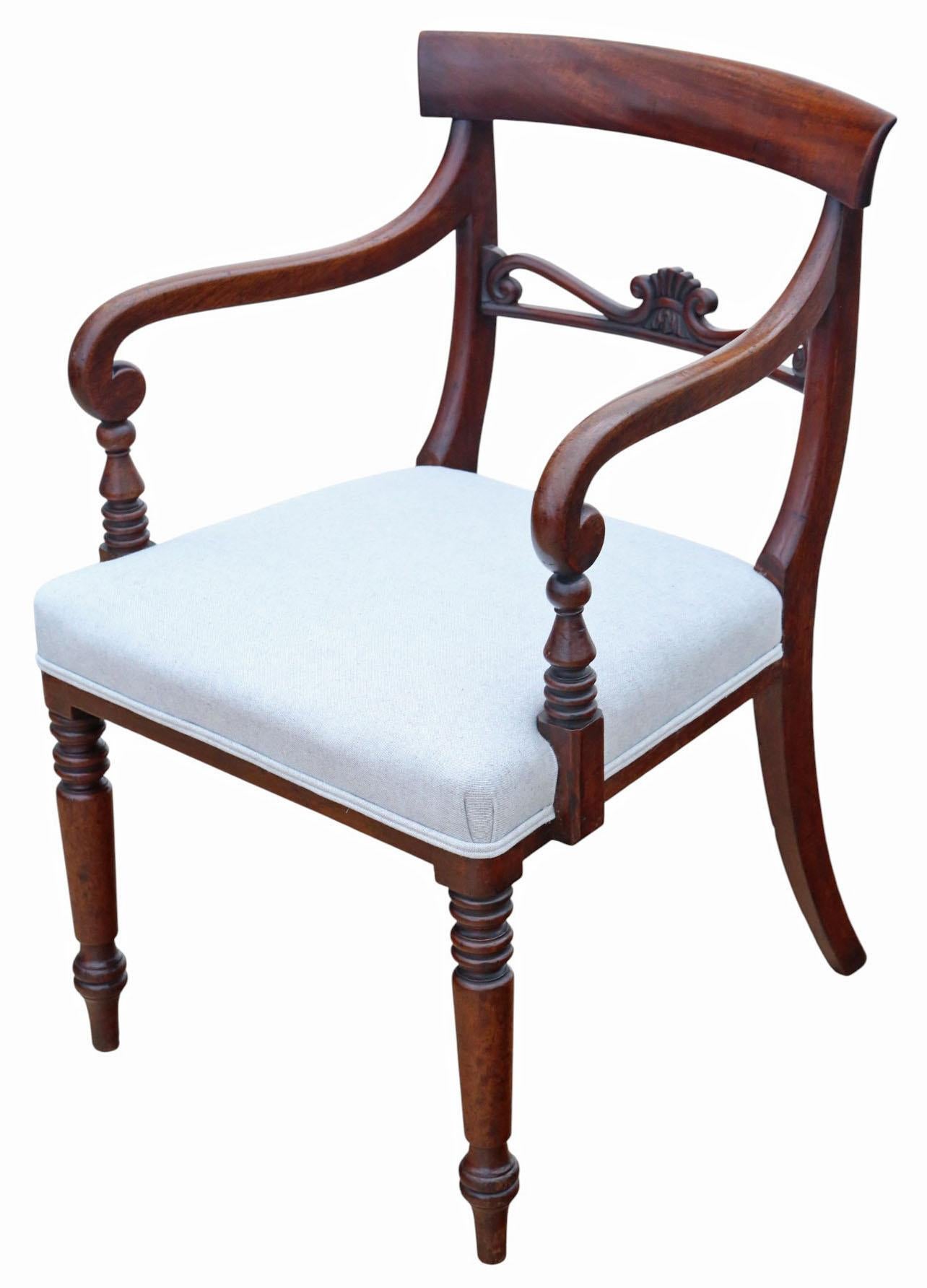 Antique c.1825 Fine Quality Set of 8 Mahogany Dining Chairs (6+2) – 19th Century (Stoff) im Angebot