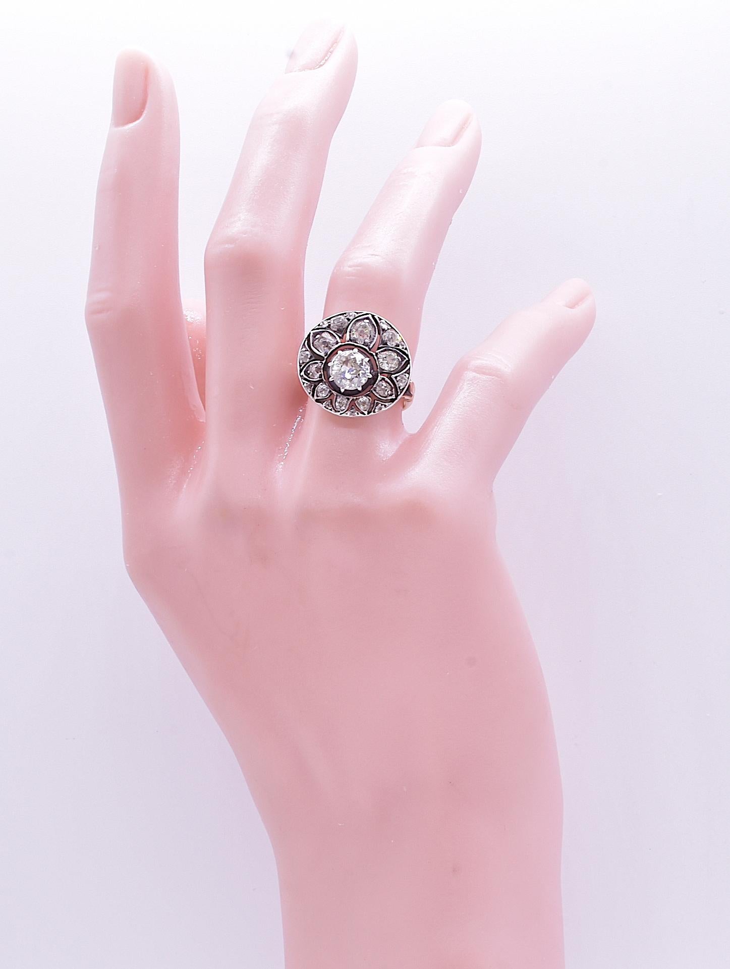Bague française ancienne en grappe de diamants 14 carats en forme de gerbe de fleurs, vers 1850 9