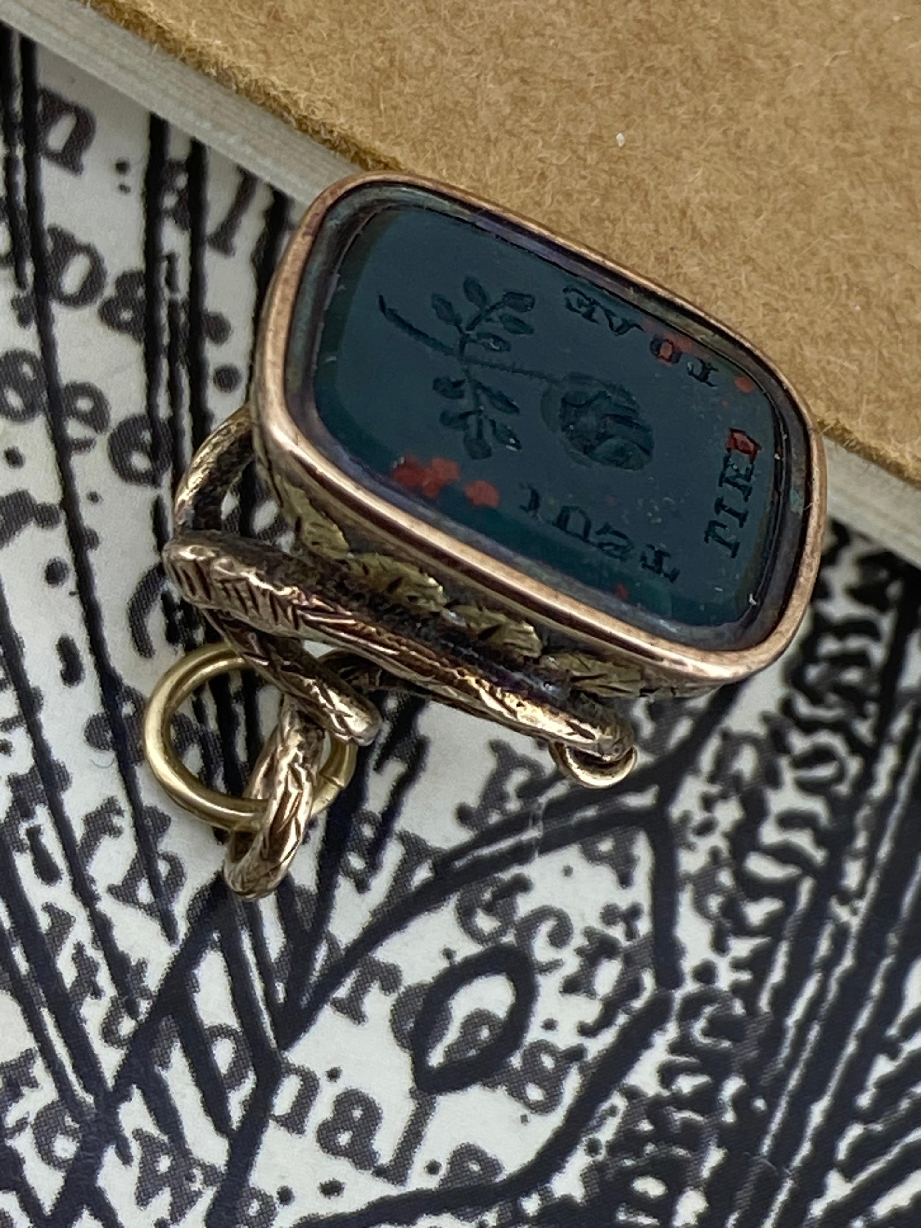 Antiker antiker c1850 Blutstein Rose Intaglio Siegel-Anhänger / Charme aus 15K Gold mit Knopfleiste 1