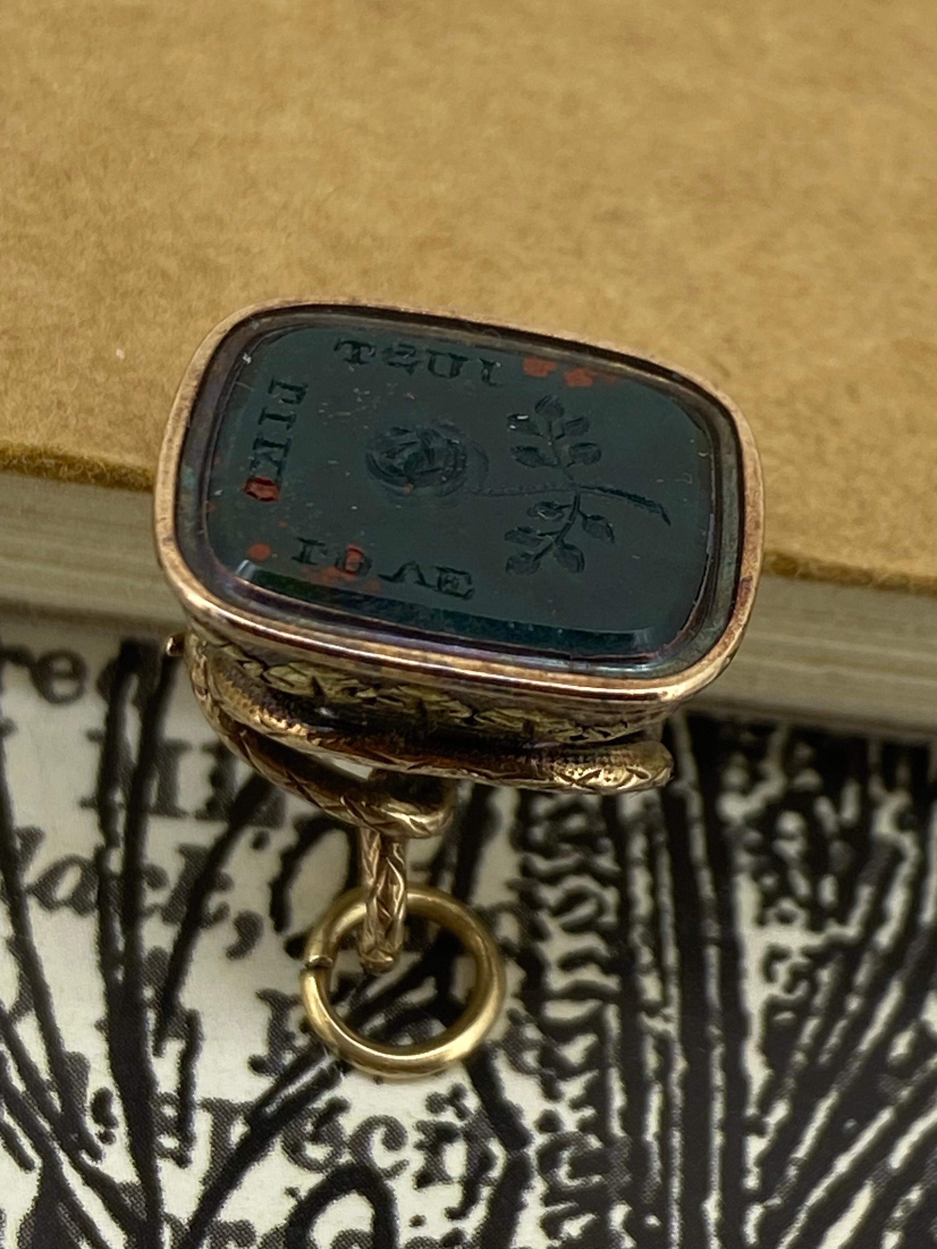 Antiker antiker c1850 Blutstein Rose Intaglio Siegel-Anhänger / Charme aus 15K Gold mit Knopfleiste 2