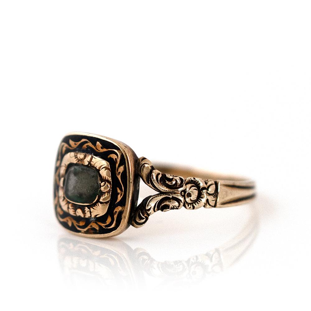 Antik ca.1860-1880 Viktorianischer Gold-Emaille-Trauerring im Angebot 1