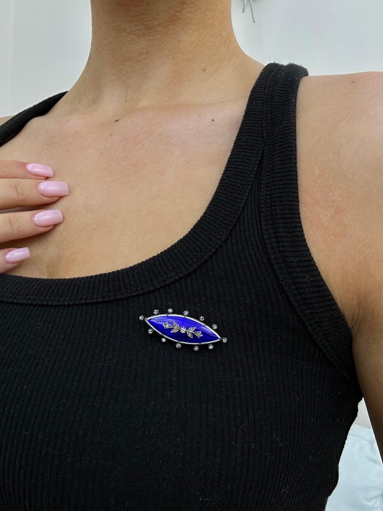 Broche Vintage Argentée Avec Perle Grise Et Cristaux - Modèle Navette Bleu /87 - Occasion