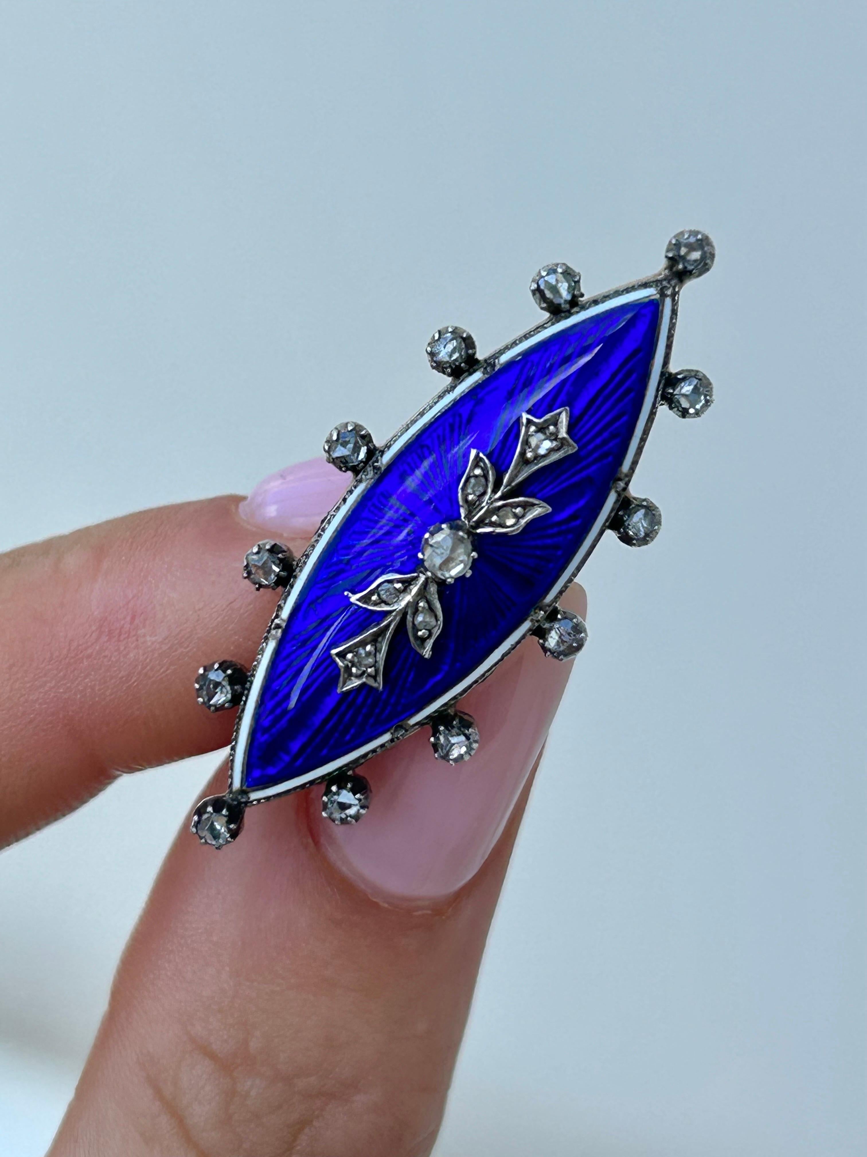 Broche ancienne A.C.C. 1860 en émail bleu et diamants taillés en rose en forme de navette en or  en vente 1