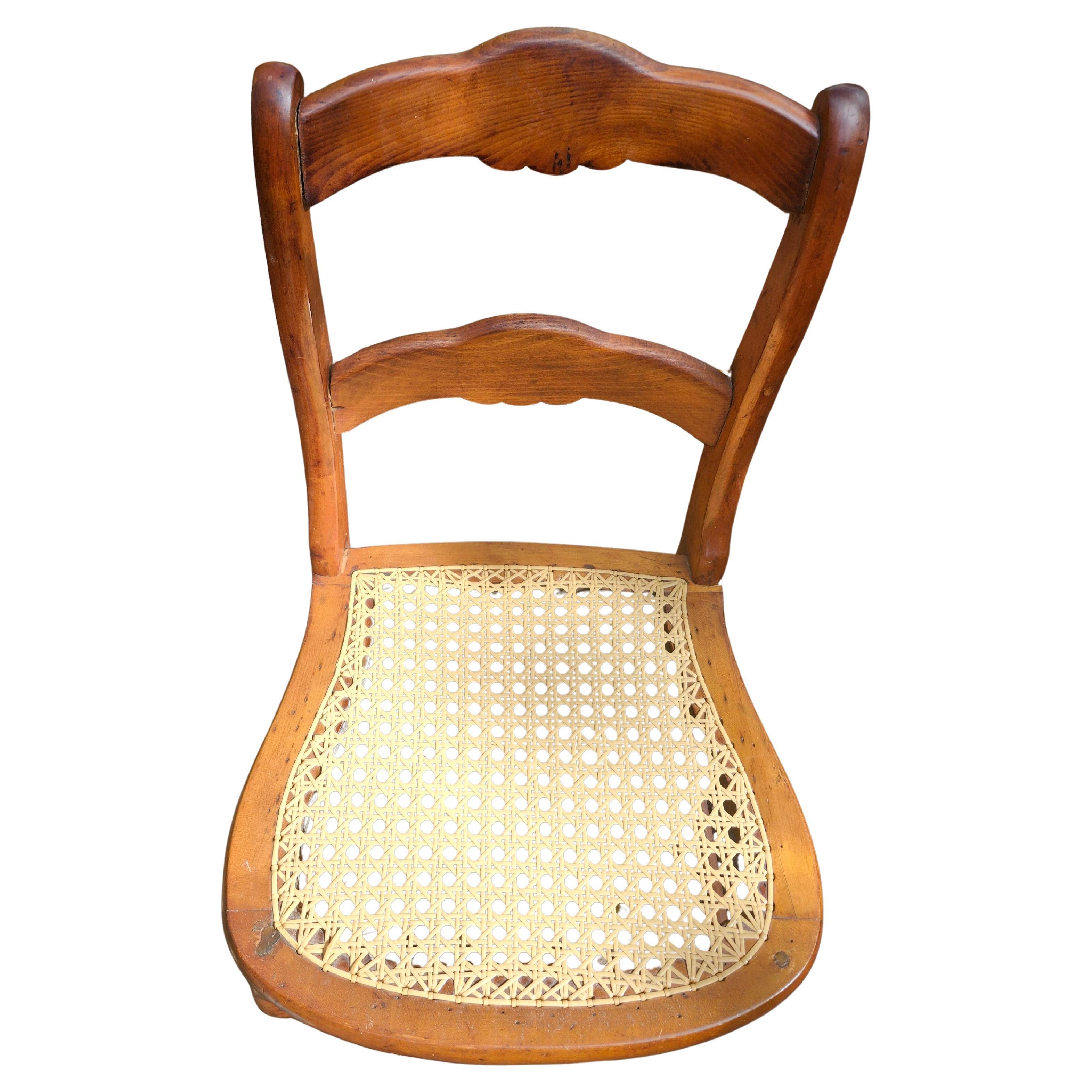 Antike C1860 Satz von sechs Mismatched Nussbaum mit Hand Caned Sitze Esszimmerstühle im Angebot 2