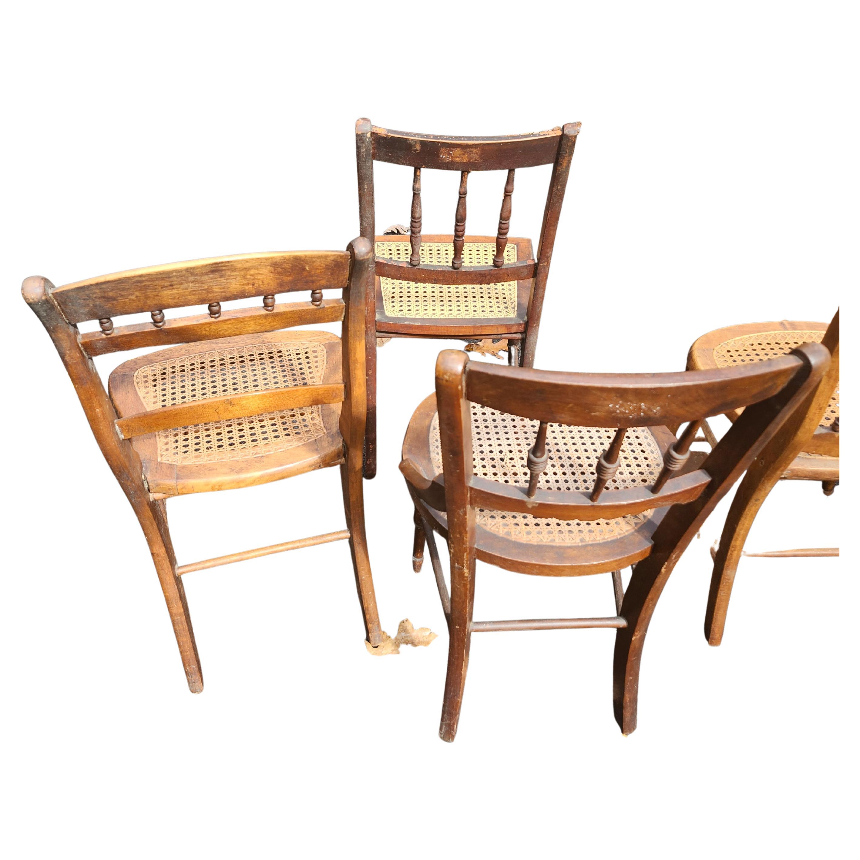 Antike C1860 Satz von sechs Mismatched Nussbaum mit Hand Caned Sitze Esszimmerstühle im Angebot 3