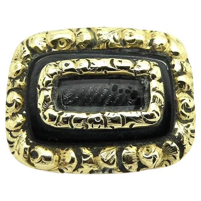 Antica spilla da lutto in oro 9ct del 1860 circa con smalto per capelli