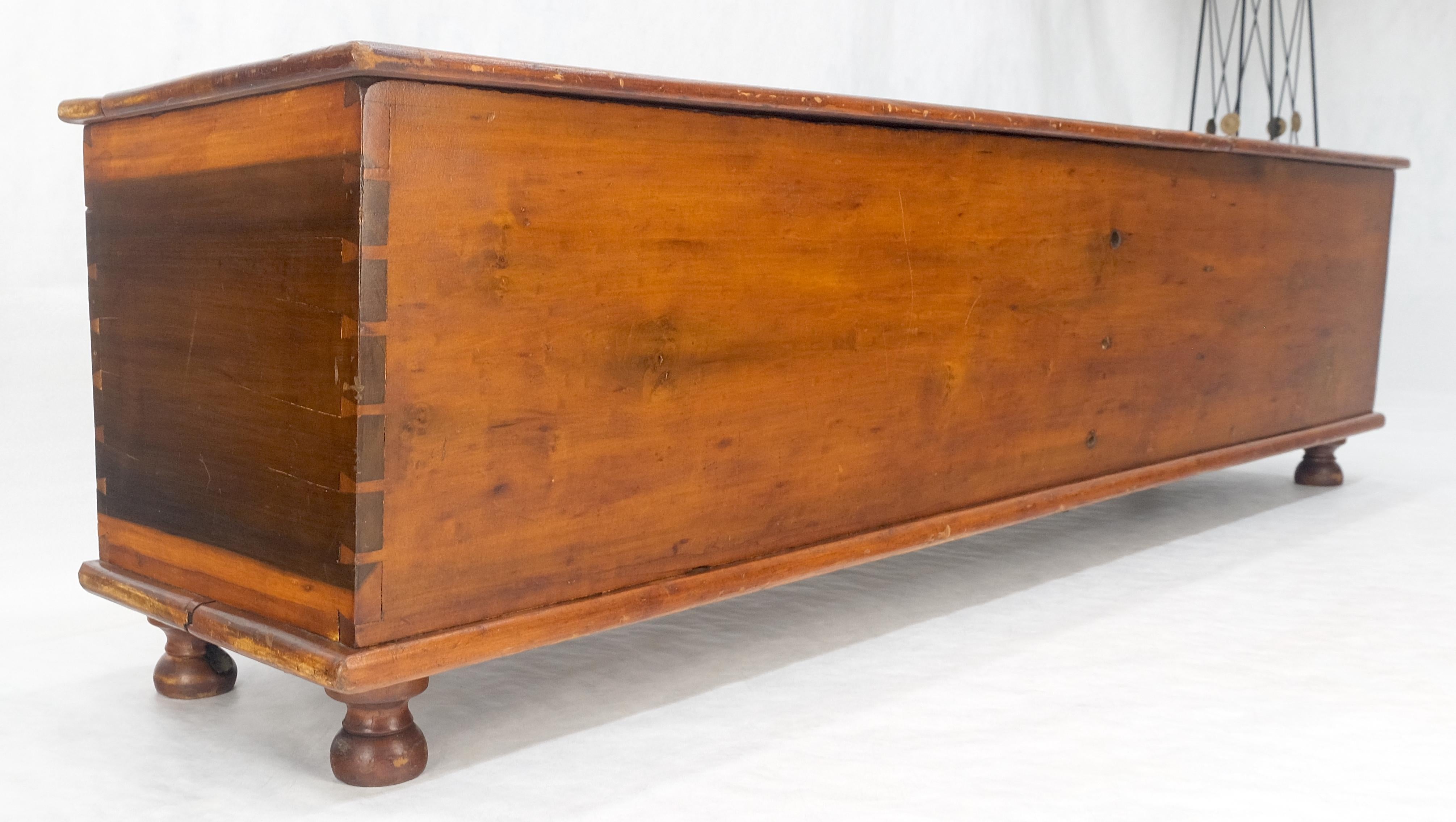 Ancienne boîte de rangement c1880 à double couvercle en forme de banc avec assemblage à queue d'aronde en vente 5