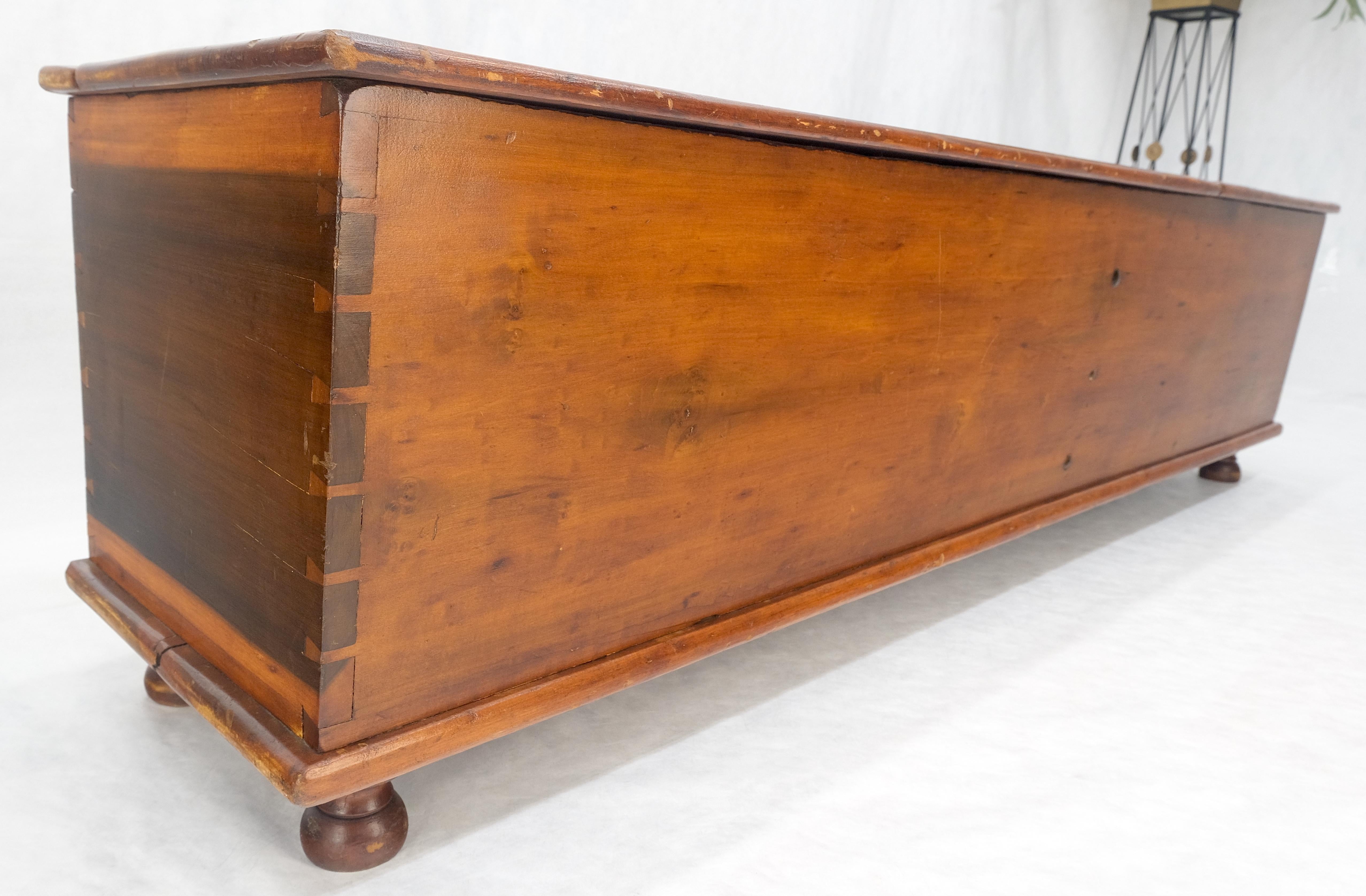 Ancienne boîte de rangement c1880 à double couvercle en forme de banc avec assemblage à queue d'aronde en vente 6
