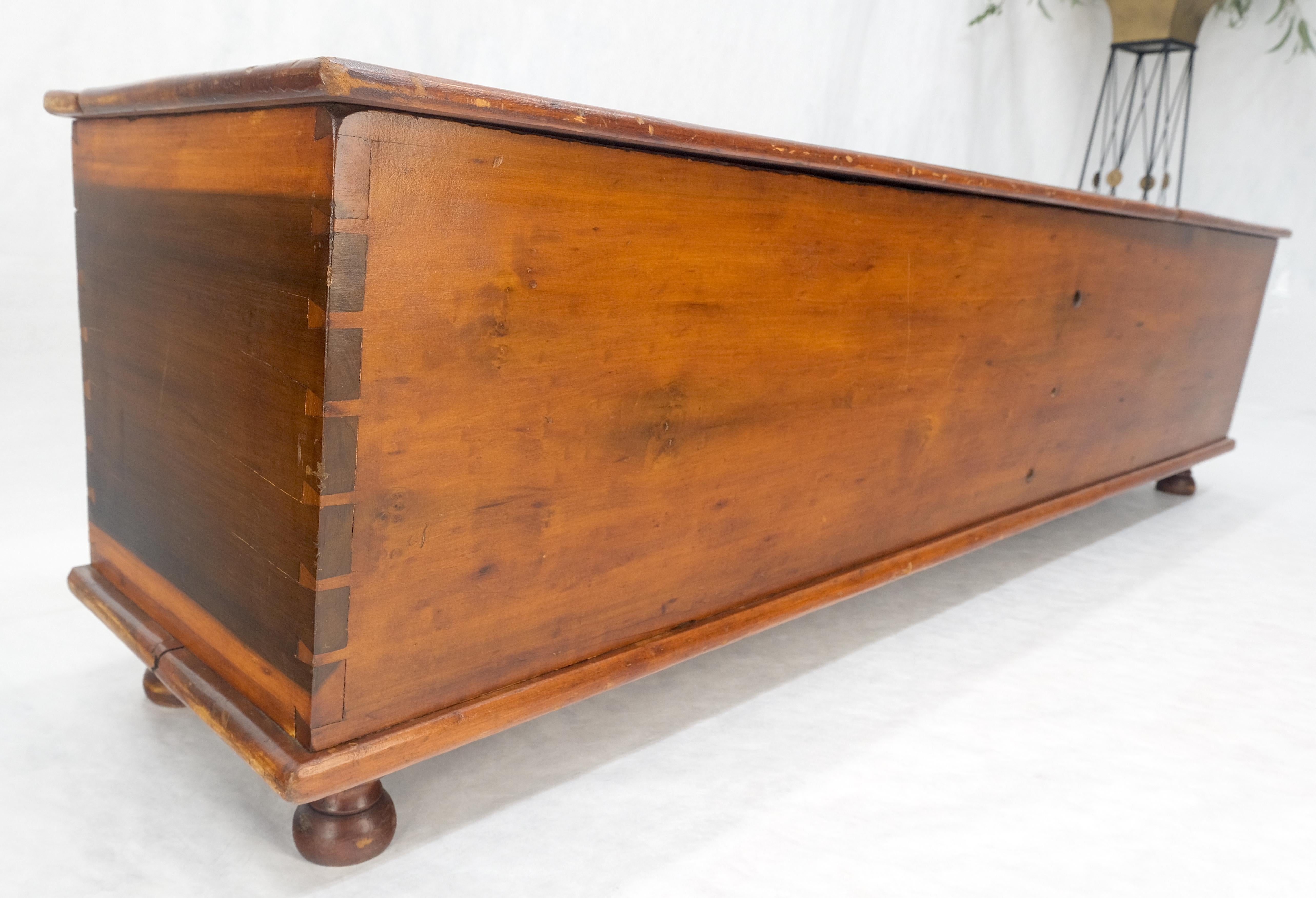 Ancienne boîte de rangement c1880 à double couvercle en forme de banc avec assemblage à queue d'aronde en vente 7