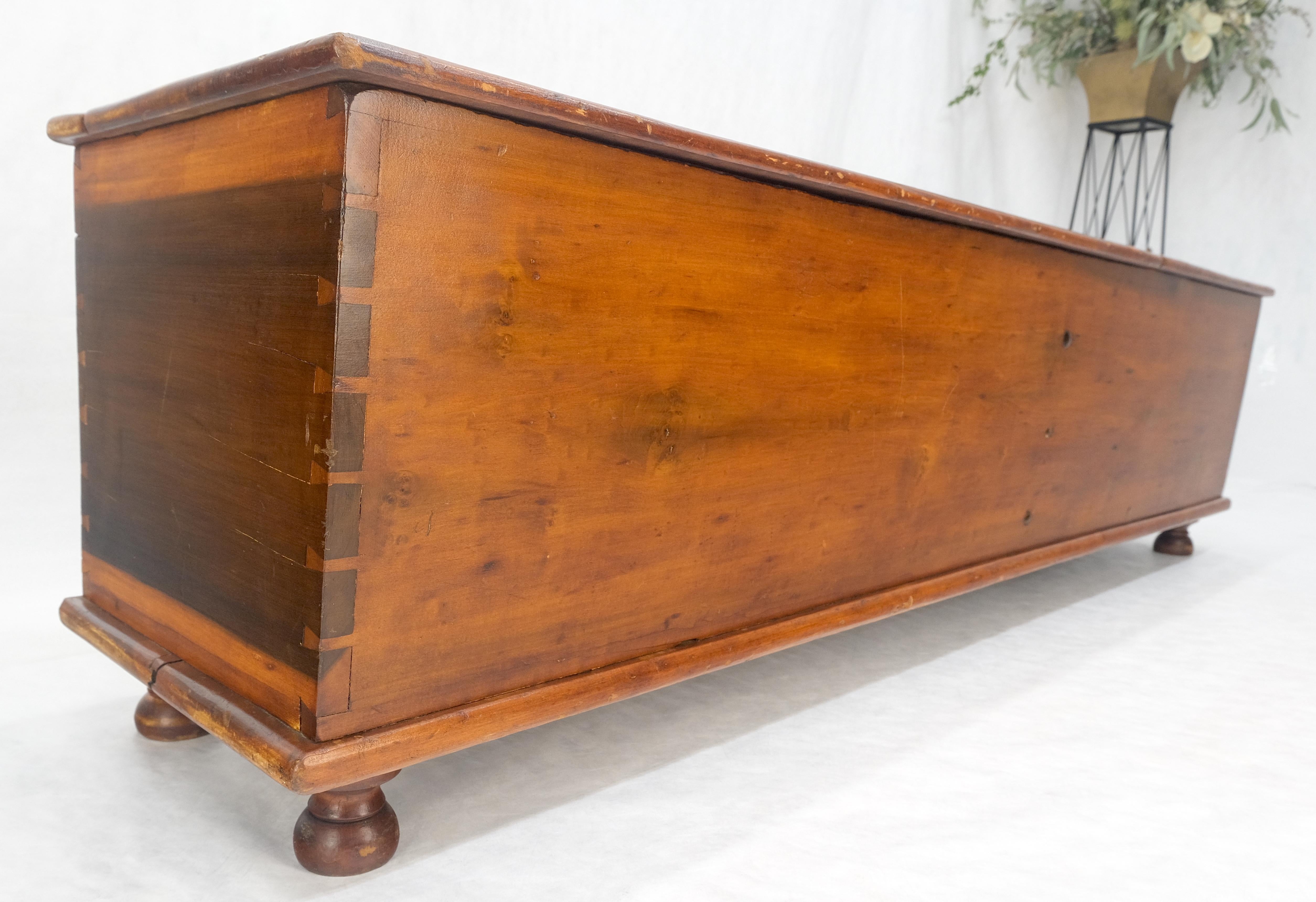 Ancienne boîte de rangement c1880 à double couvercle en forme de banc avec assemblage à queue d'aronde en vente 8
