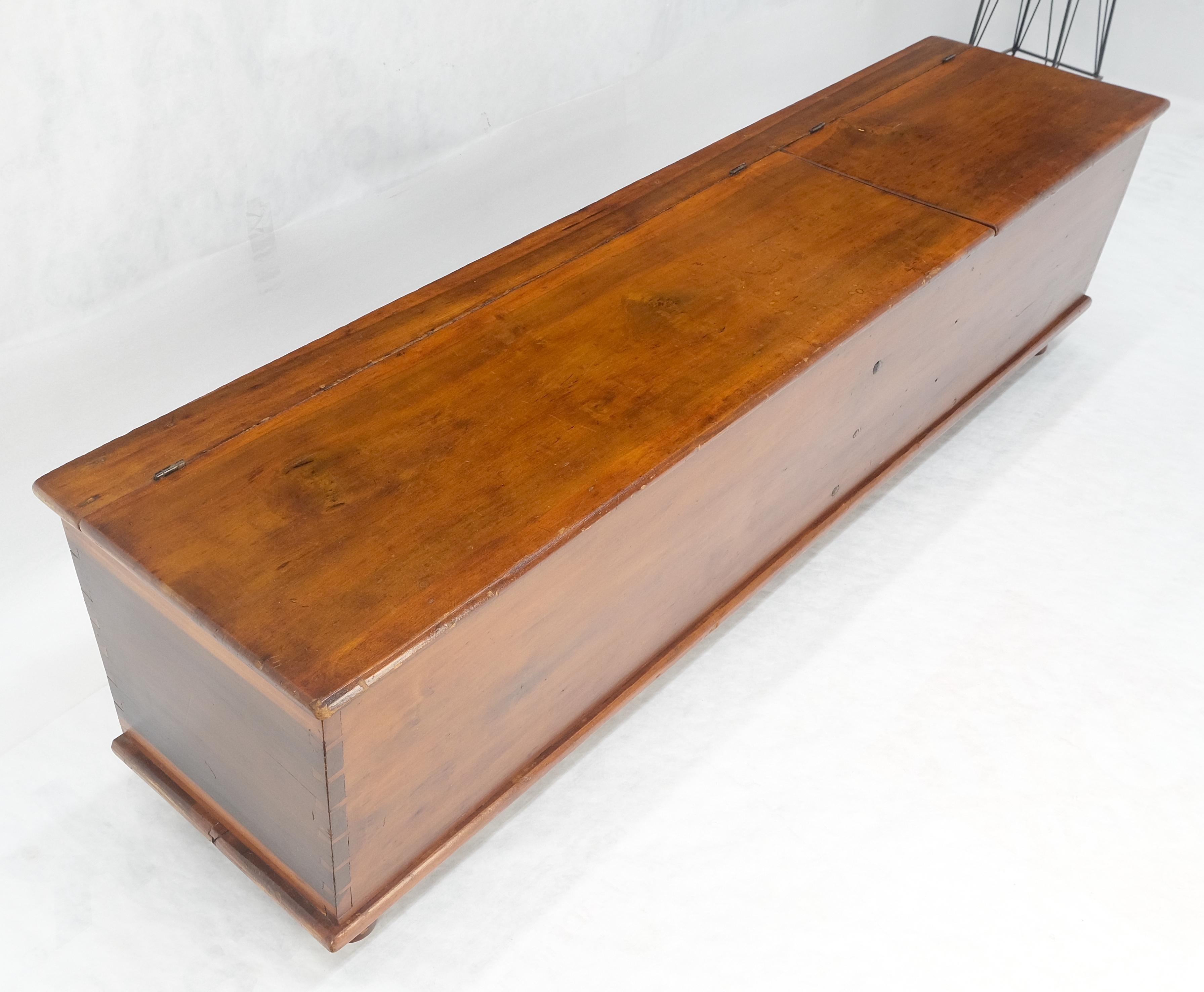Ancienne boîte de rangement c1880 à double couvercle en forme de banc avec assemblage à queue d'aronde en vente 9