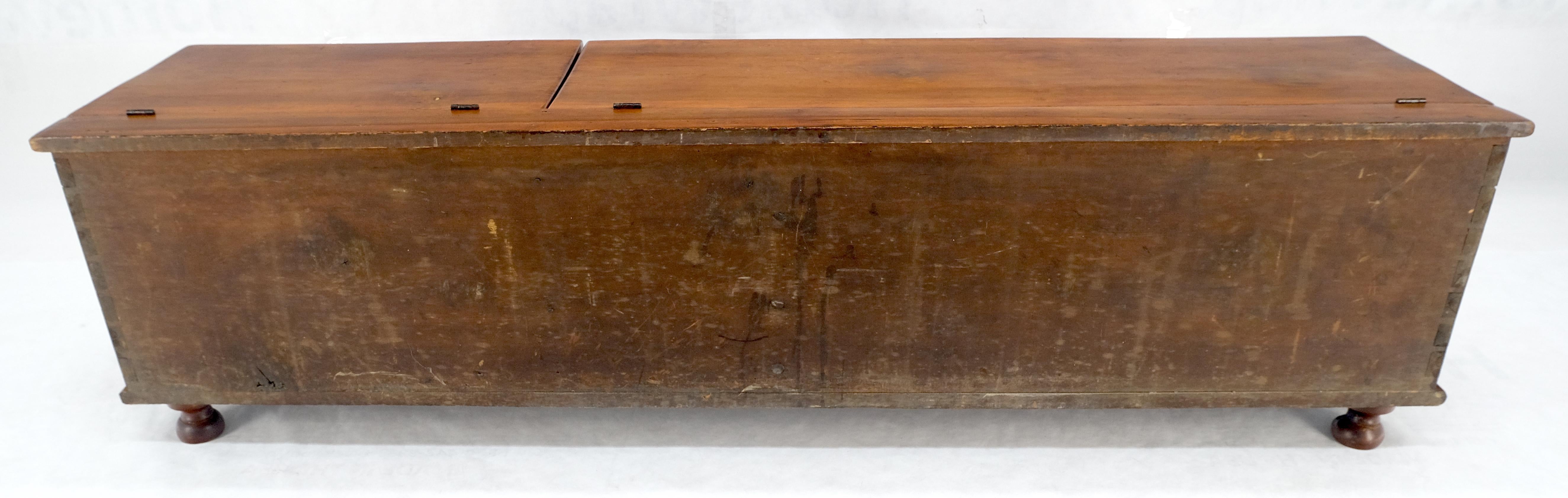 Ancienne boîte de rangement c1880 à double couvercle en forme de banc avec assemblage à queue d'aronde en vente 10