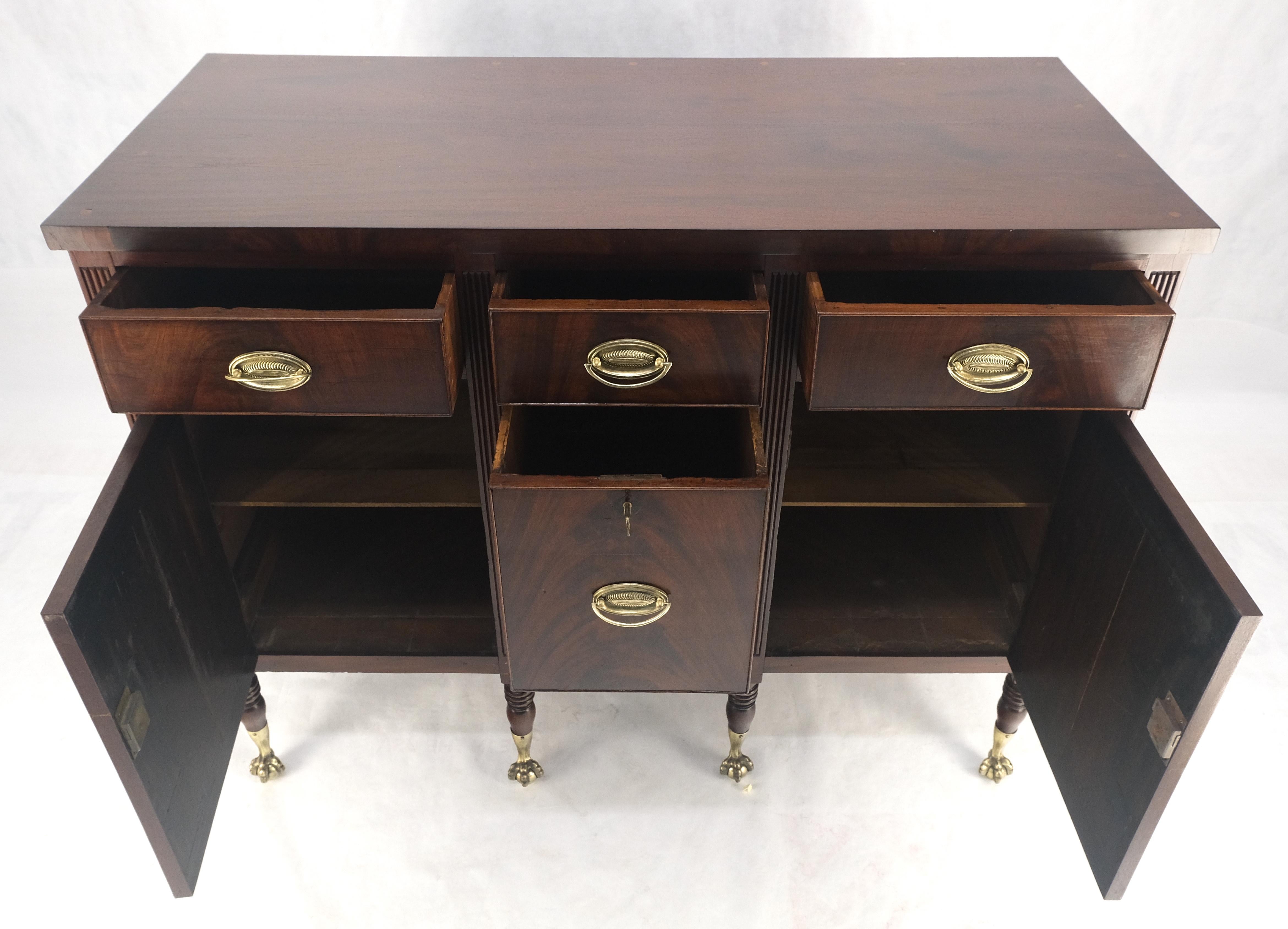 Buffet ancien des années 1880 en acajou massif, avec pieds Ball and Claw en laiton en vente 6