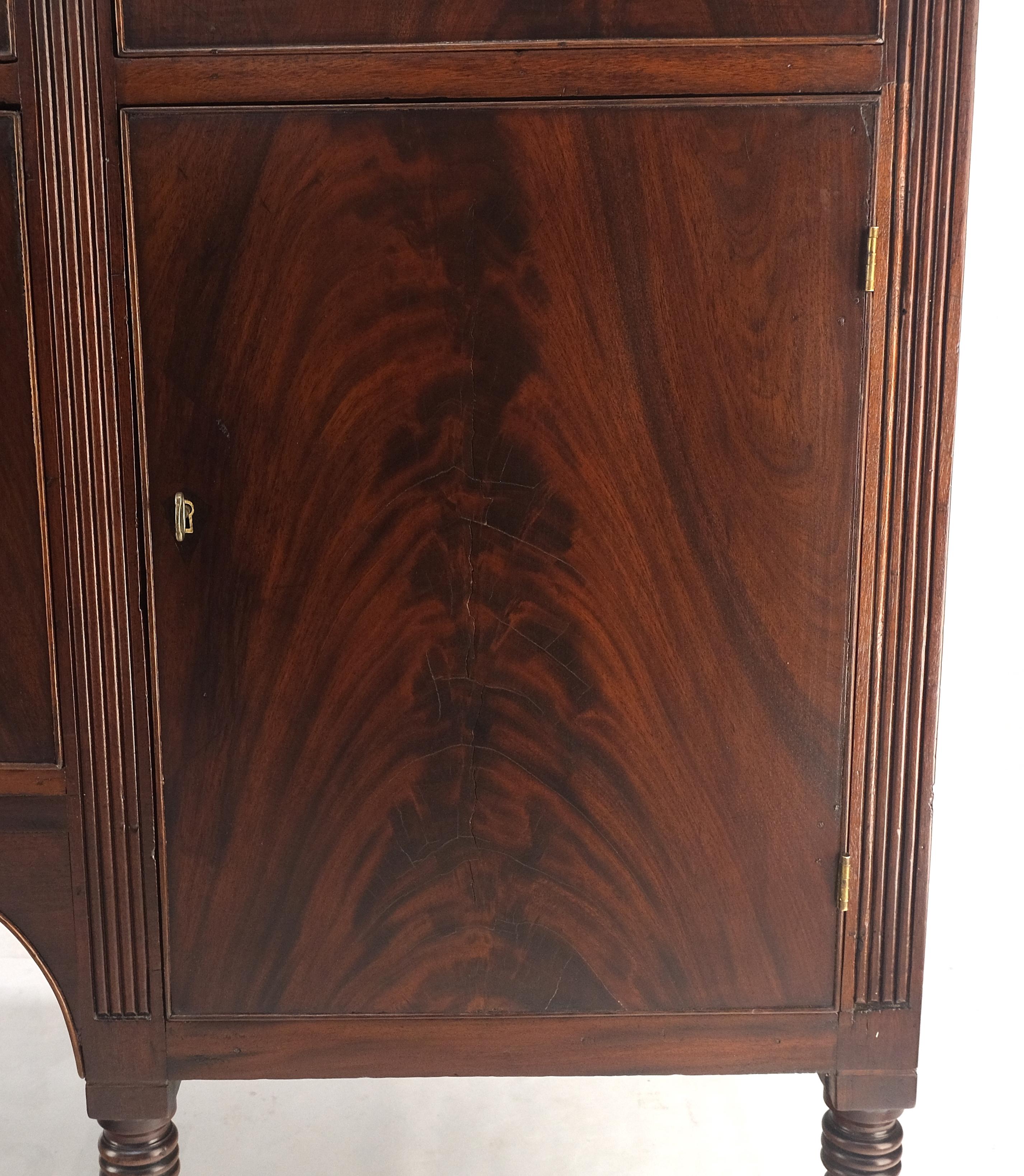 Chippendale Buffet ancien des années 1880 en acajou massif, avec pieds Ball and Claw en laiton en vente
