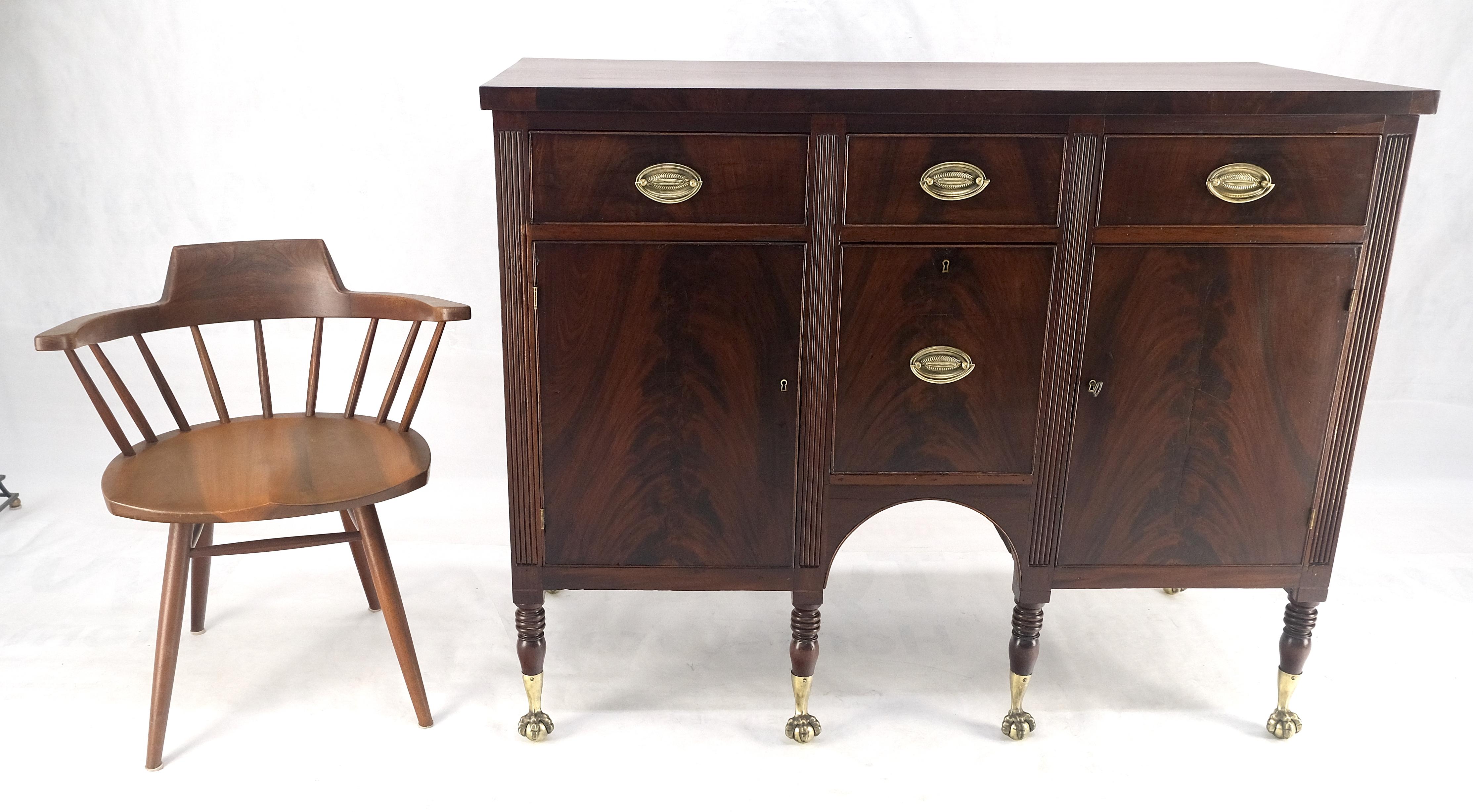 Buffet ancien des années 1880 en acajou massif, avec pieds Ball and Claw en laiton en vente 2