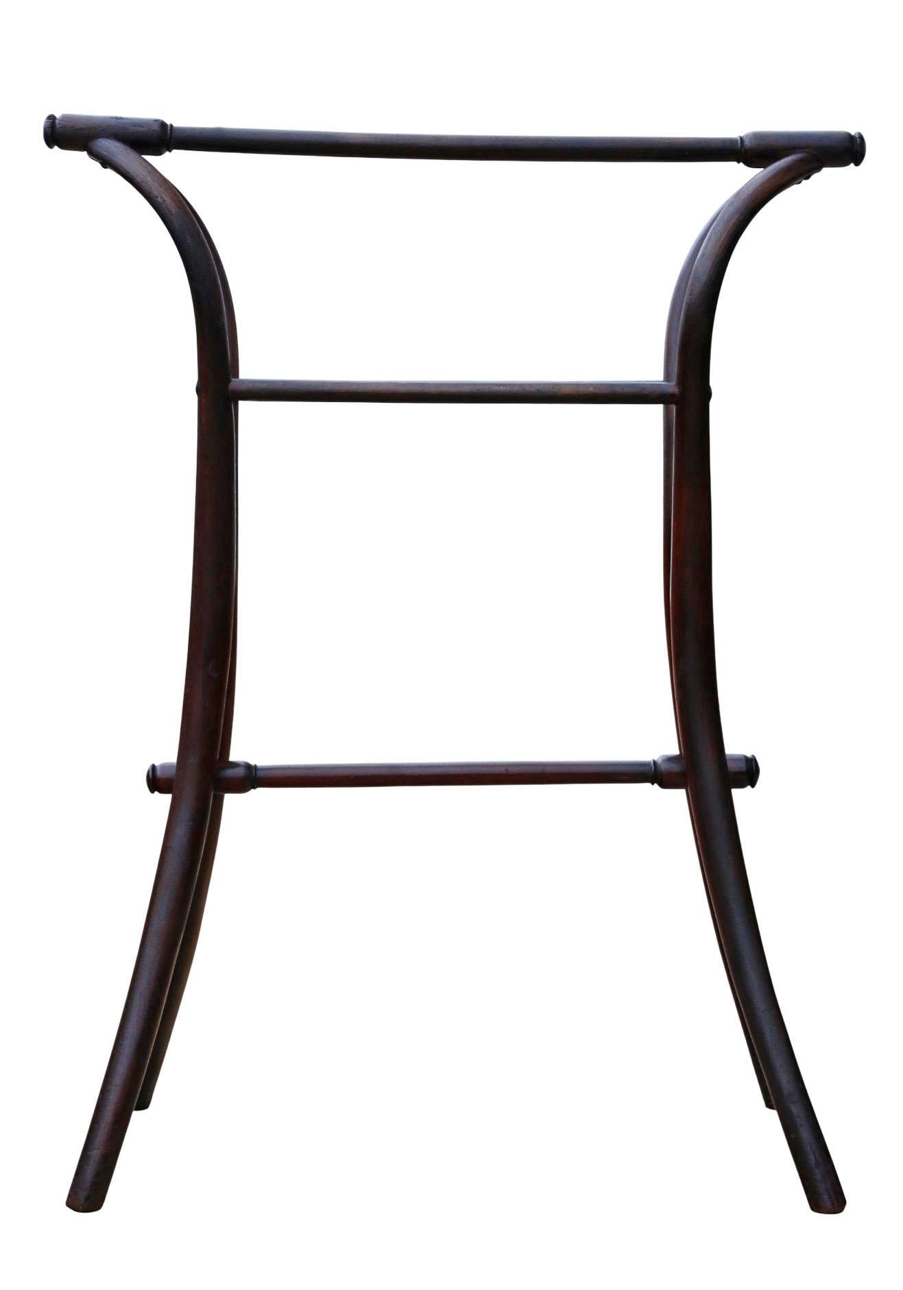 Legno Antico portasciugamani in legno di bentwood del 1900 con 4 guide - Qualità pregiata in vendita