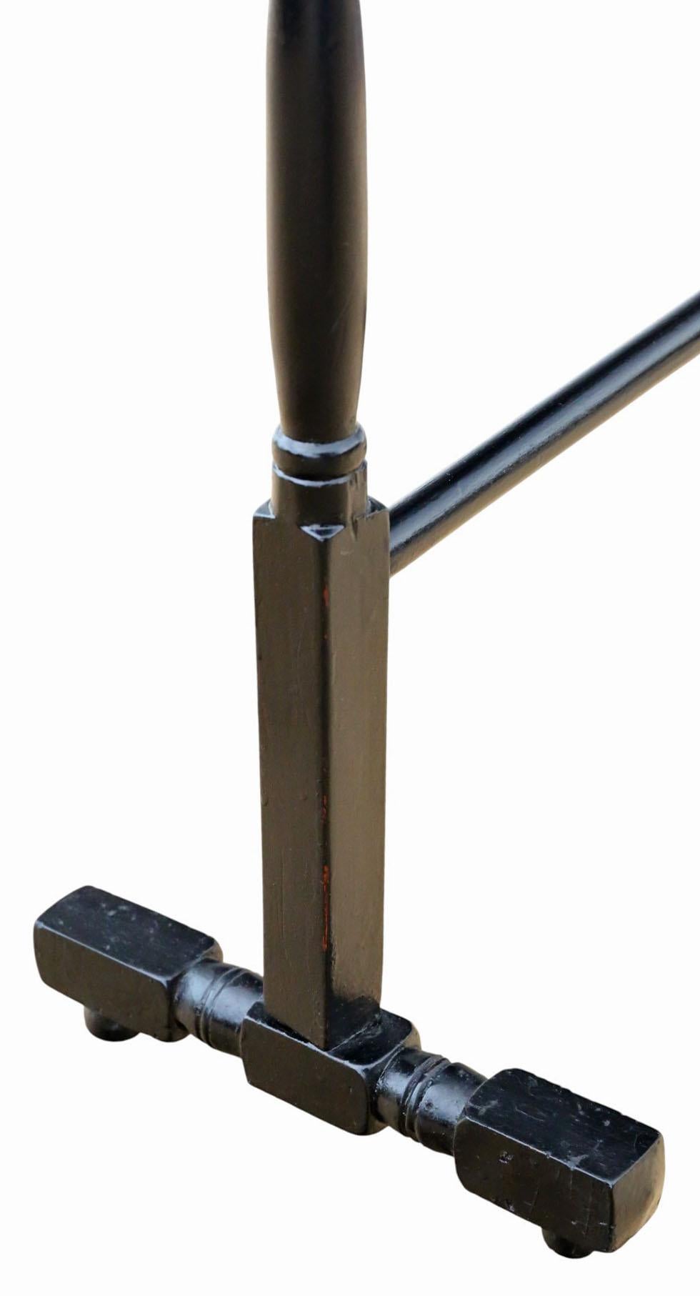 Britannique Ancien A.I.C.C. noir ébonisé - 5 rails en vente