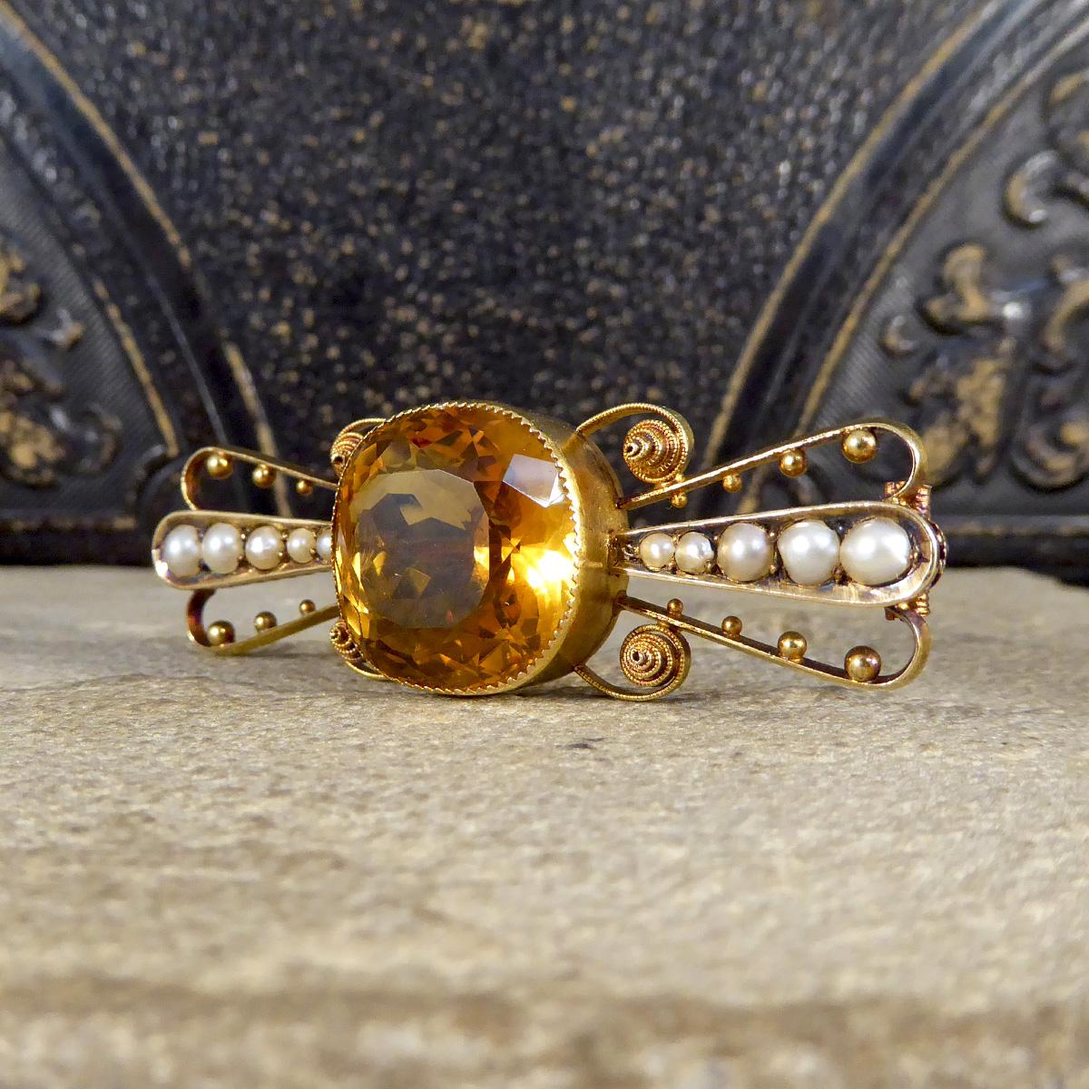 Antike Citrin-Brosche mit Kragen und Perlen- und Punkt-Deko-Ohrringe aus Gold, 1900 Damen im Angebot