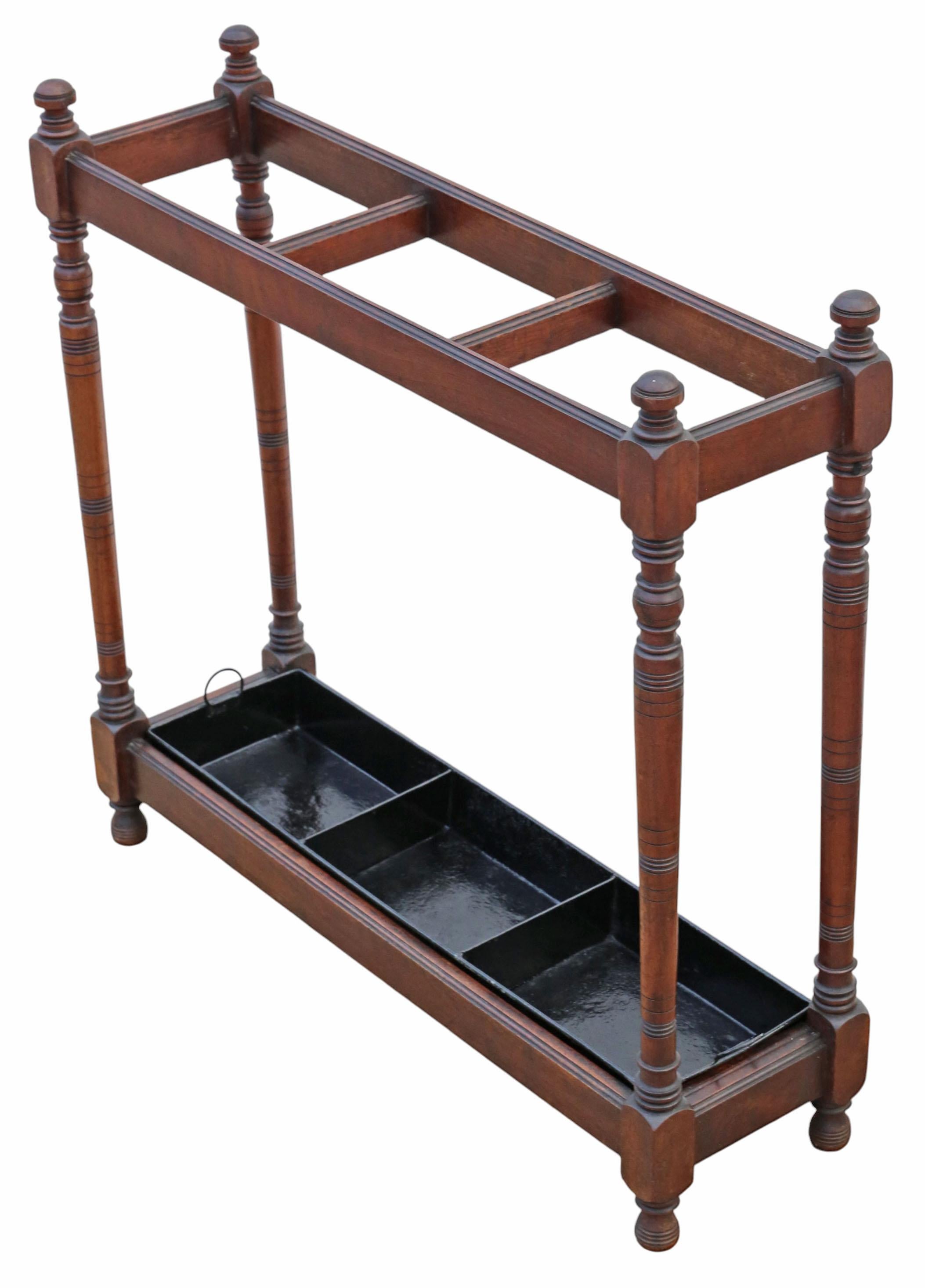 The A.I.C C. Antique c.1900 Mahogany Stick and Umbrella Stand - Fine Quality Country House Furniture

Porte-baguettes et porte-parapluies en acajou du début du 20e siècle, dont l'âge, la couleur et la patine sont attrayants. Cette pièce décorative