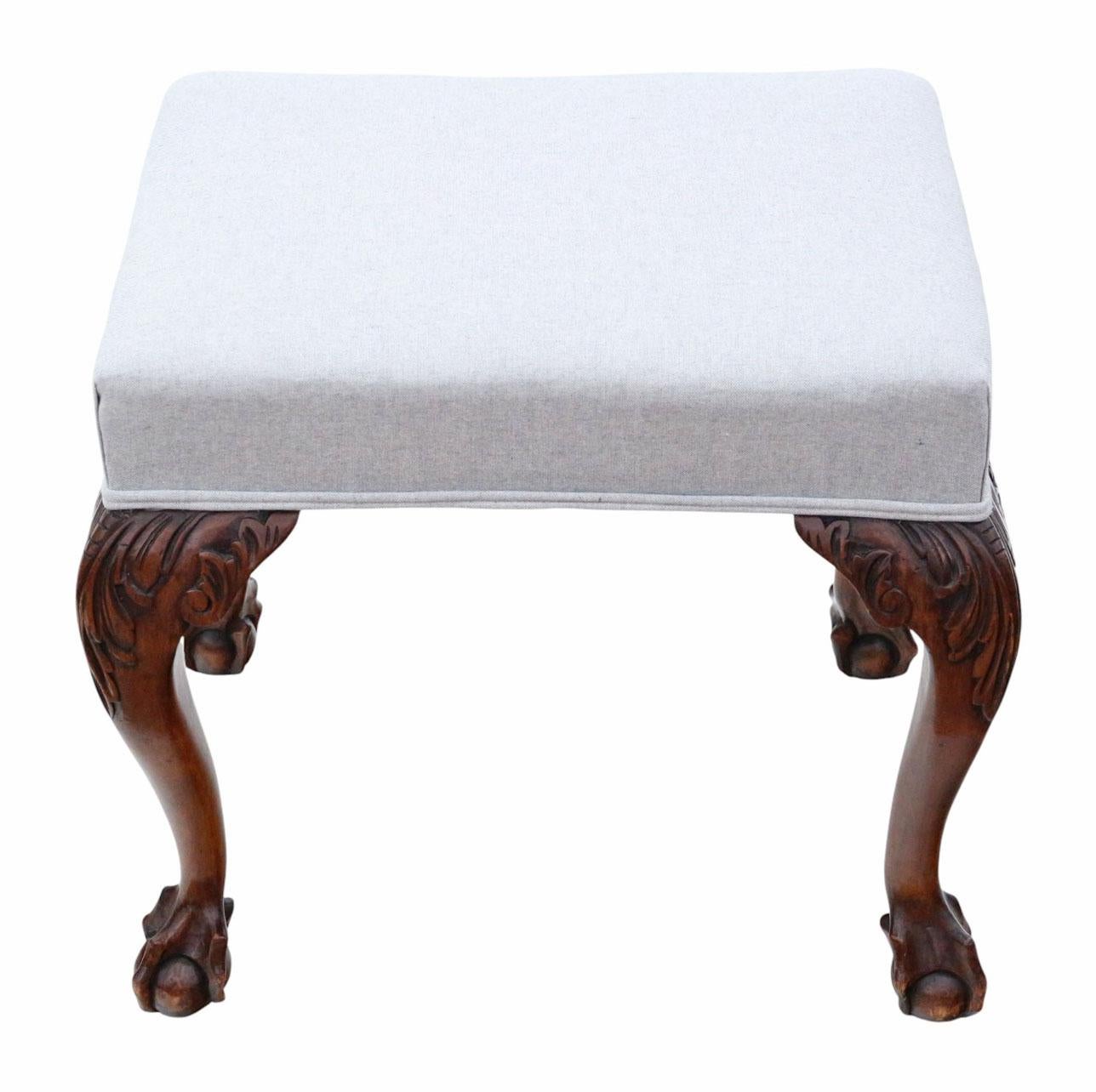 Européen Ancien tabouret rembourré en acajou A.I.C C. - Belle qualité, pieds Ball and Claw en vente
