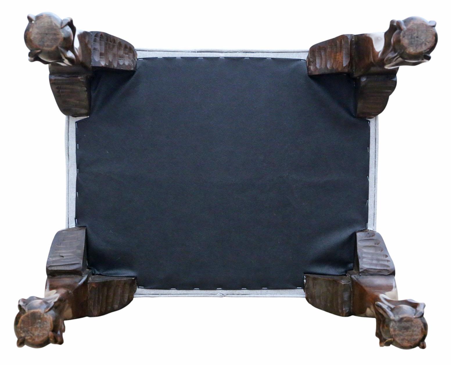 Tissu Ancien tabouret rembourré en acajou A.I.C C. - Belle qualité, pieds Ball and Claw en vente