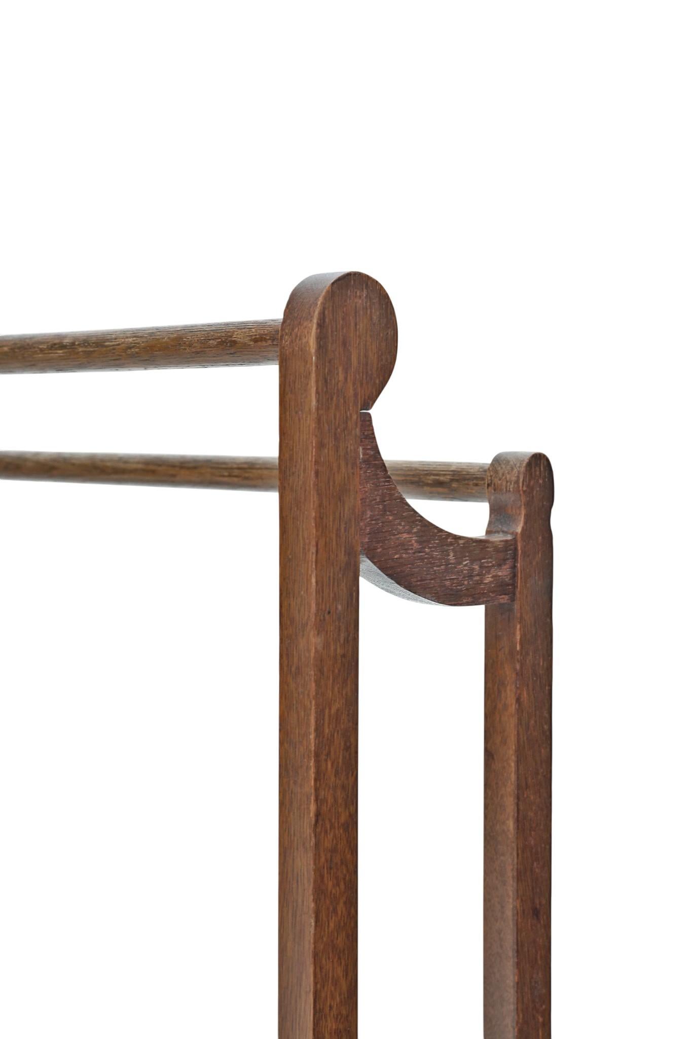 Britannique Porte-serviettes ancien en Oak c.1900 - Arts & Crafts, Fine Quality Rack en vente