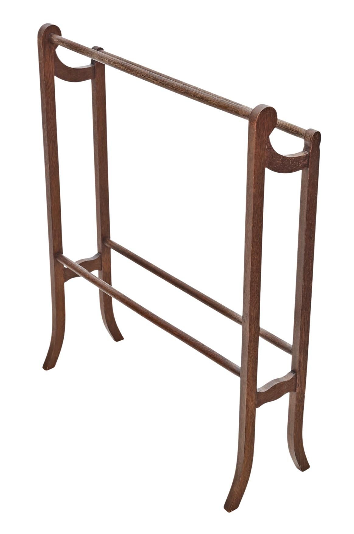 Bois Porte-serviettes ancien en Oak c.1900 - Arts & Crafts, Fine Quality Rack en vente