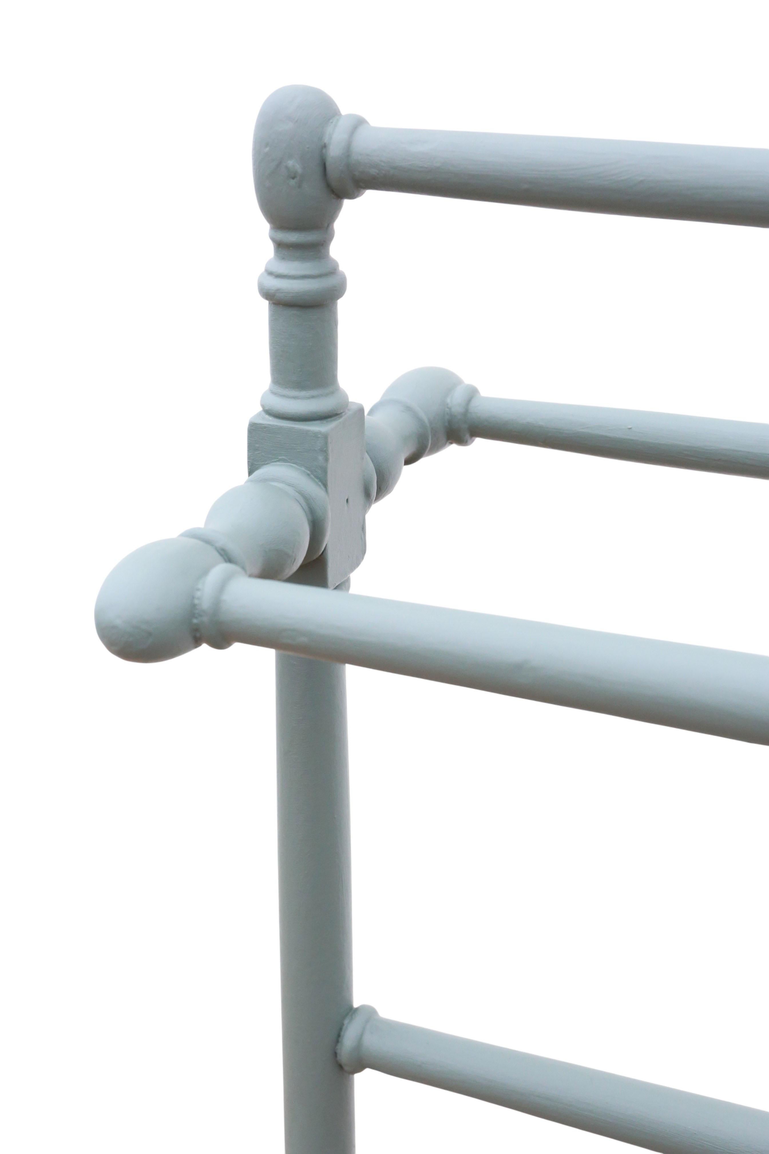 Britannique Porte-serviettes ancien en Beeche peint A.I.C C. avec 5 tringles - Belle qualité en vente