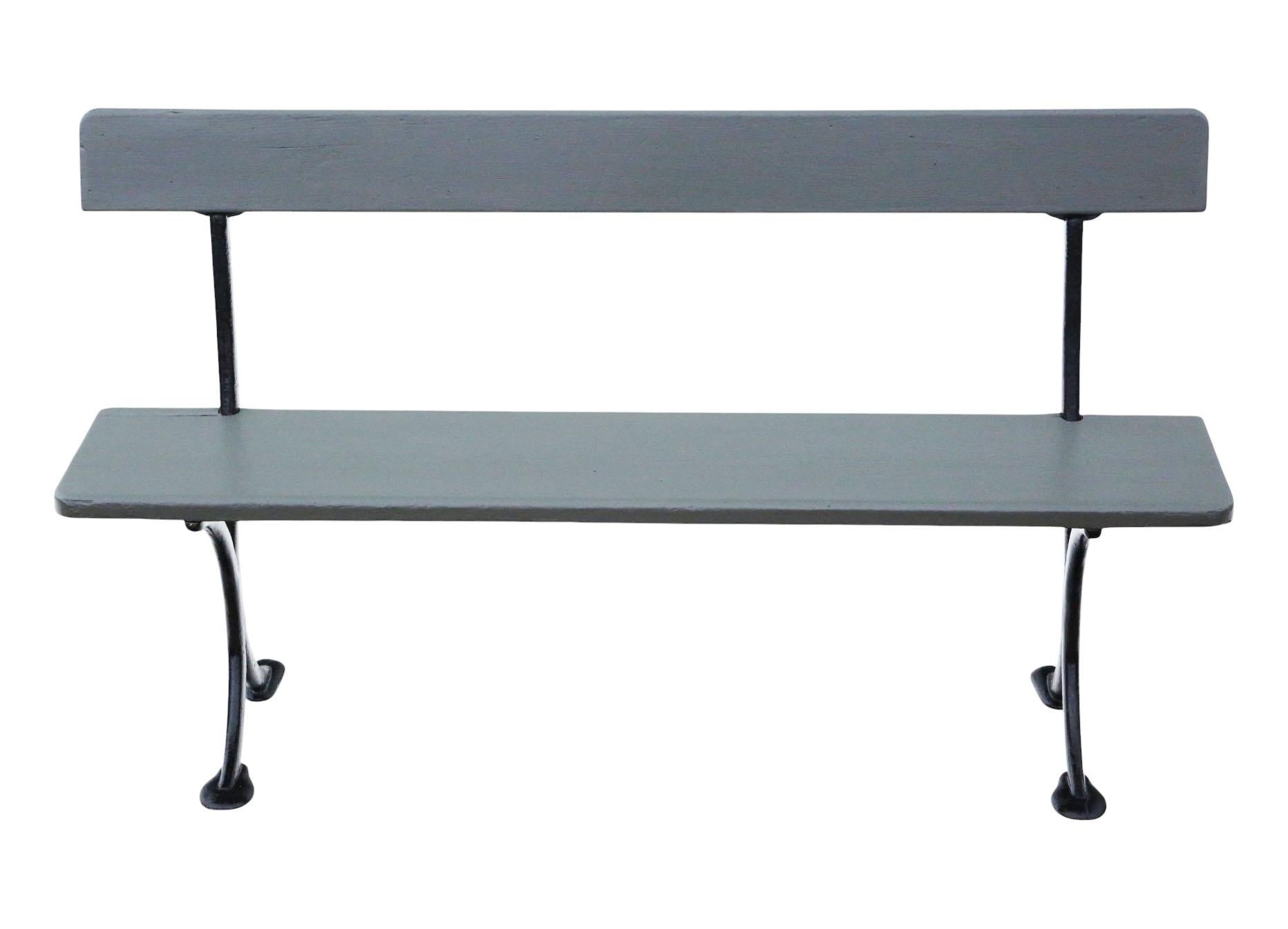 Britannique Banc ancien A.I.C. C.C. peint en pin et fer - Meubles de jardin de qualité en vente