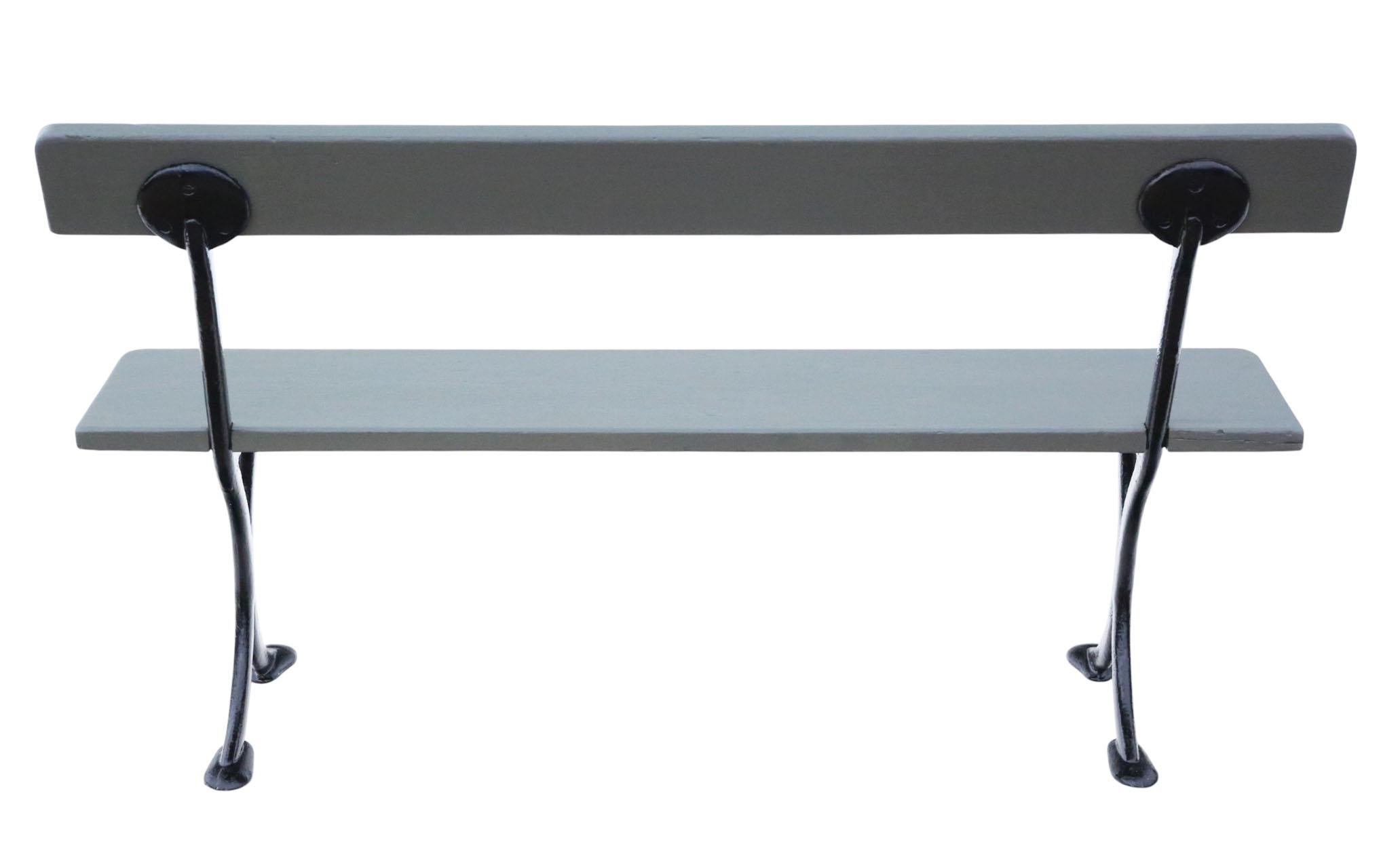 Fer Banc ancien A.I.C. C.C. peint en pin et fer - Meubles de jardin de qualité en vente