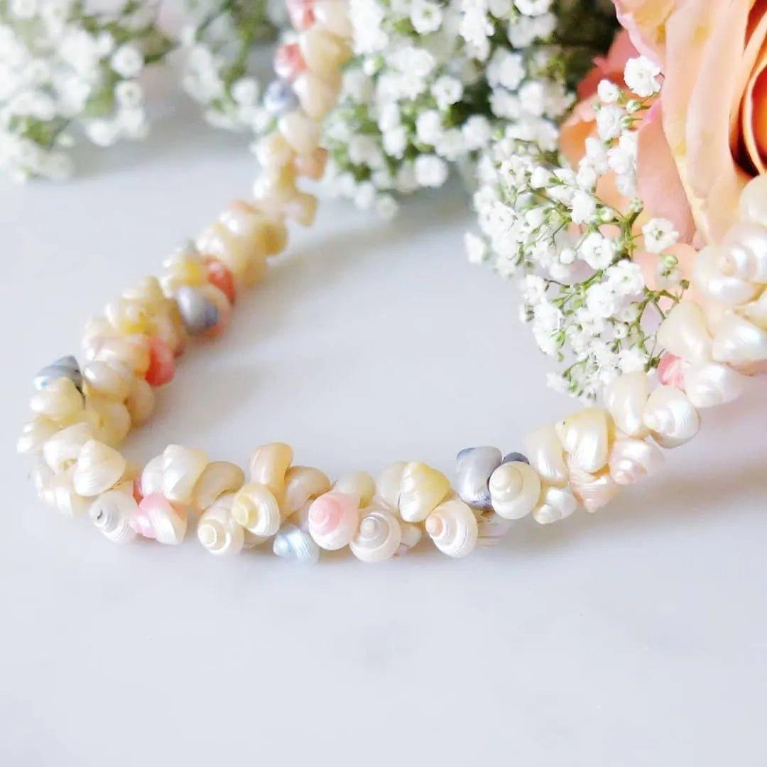 Antique c.1900s Victorian Pastel Shell Necklace In Good Condition For Sale In London, GB
