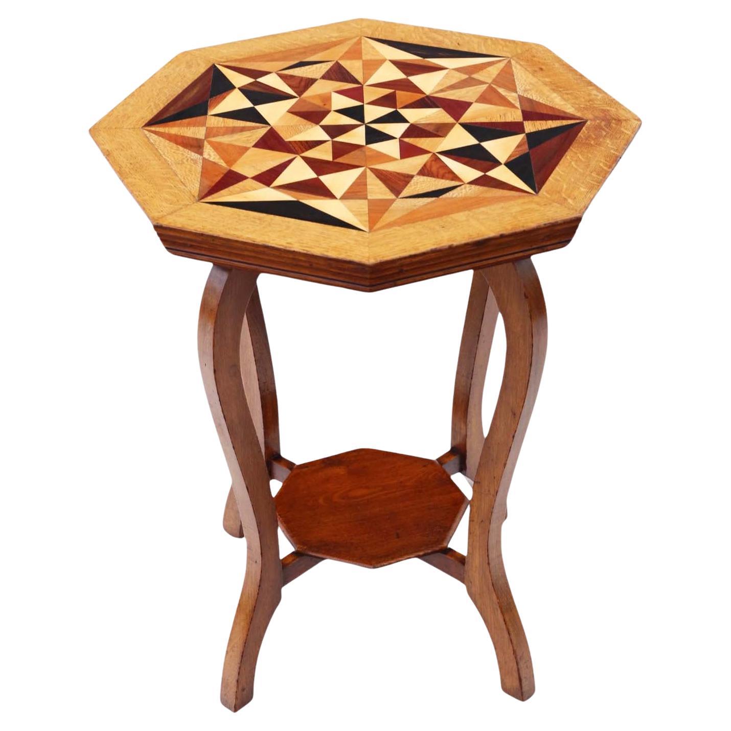 Table d'appoint d'époque C1910 décorée de parquets géométriques The Window