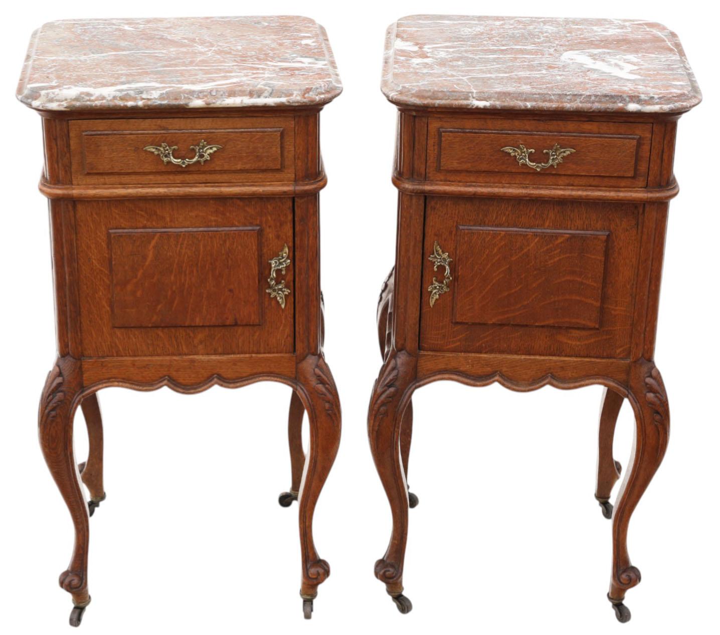 Ancienne paire de tables de chevet en Oak C.I.C. à plateau de marbre - Tables de nuit de grande qualité en vente 5