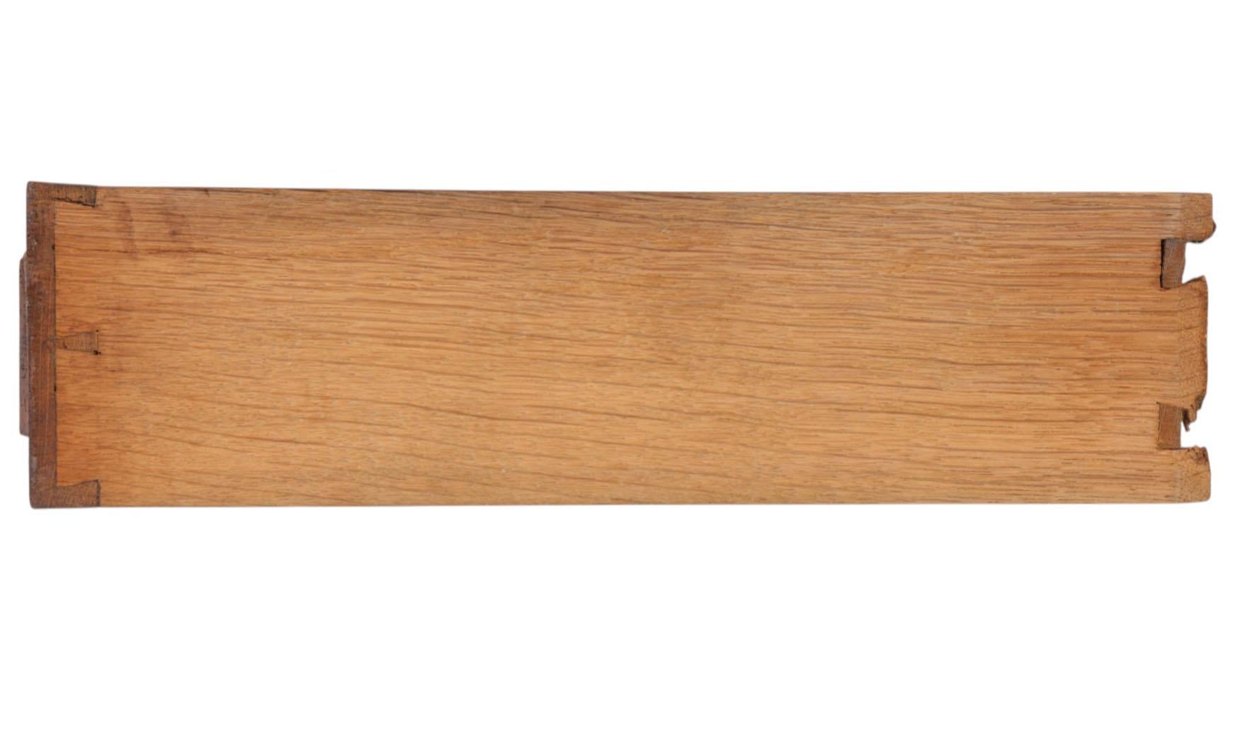 Ancienne paire de tables de chevet en Oak C.I.C. à plateau de marbre - Tables de nuit de grande qualité en vente 8