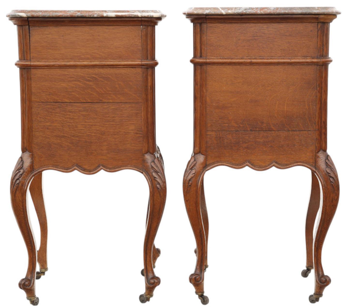 Ancienne paire de tables de chevet en Oak C.I.C. à plateau de marbre - Tables de nuit de grande qualité en vente 12