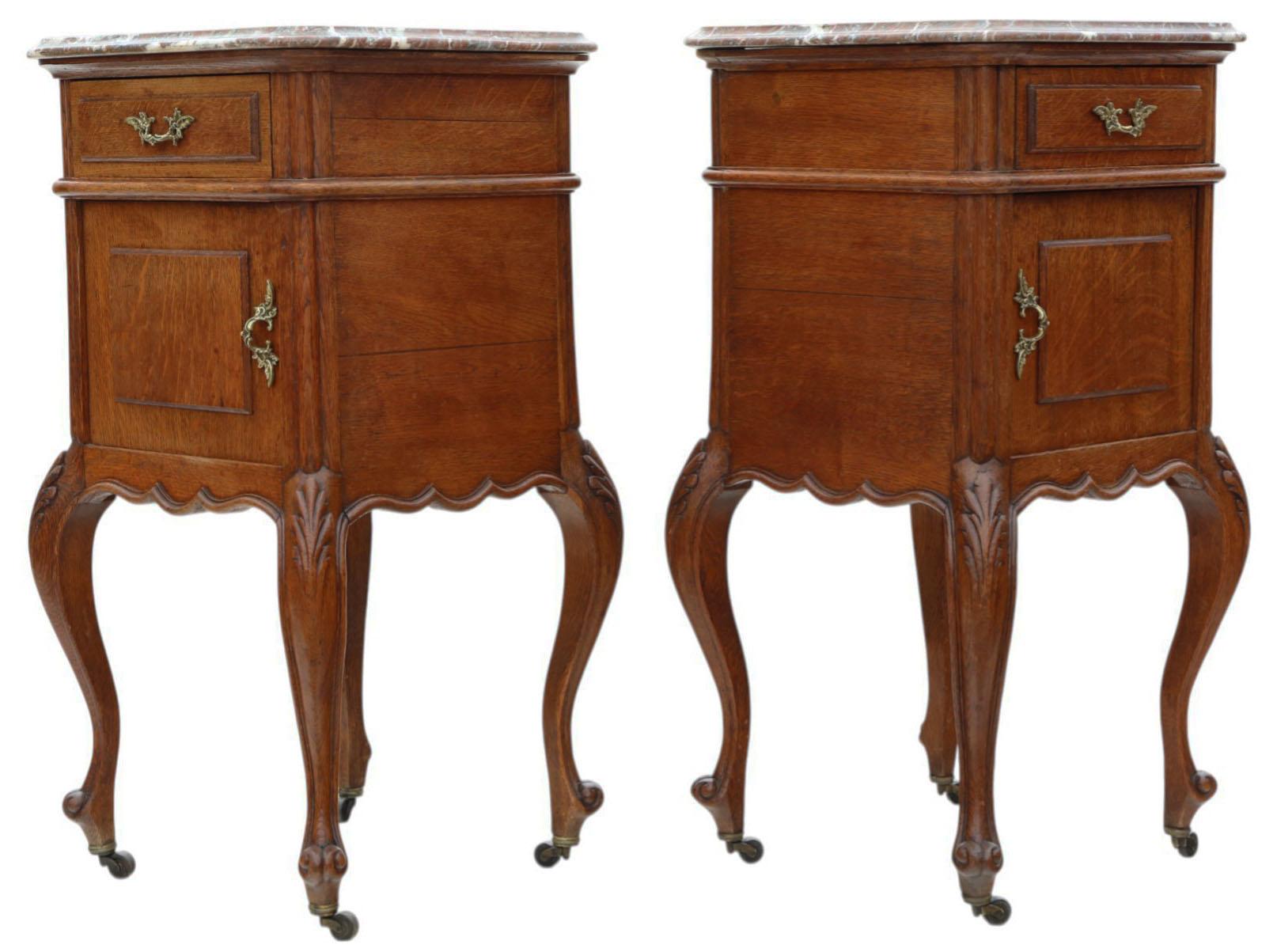 Ancienne paire de tables de chevet en Oak C.I.C. à plateau de marbre - Tables de nuit de grande qualité en vente 2
