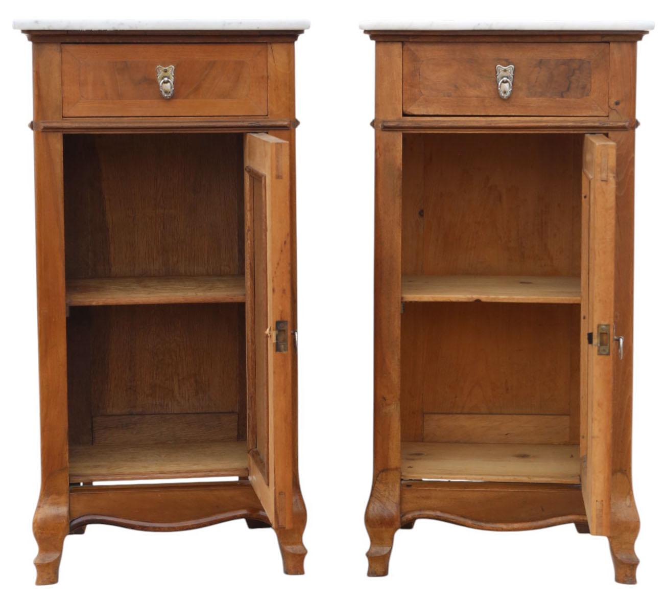 Antica coppia di comodini in ciliegio e noce del 1910 circa con piani in marmo - Comodini di alta qualità

Una rara ed elegante coppia di comodini antichi in ciliegio e noce, risalenti al 1910 circa. Questi comodini finemente proporzionati sono
