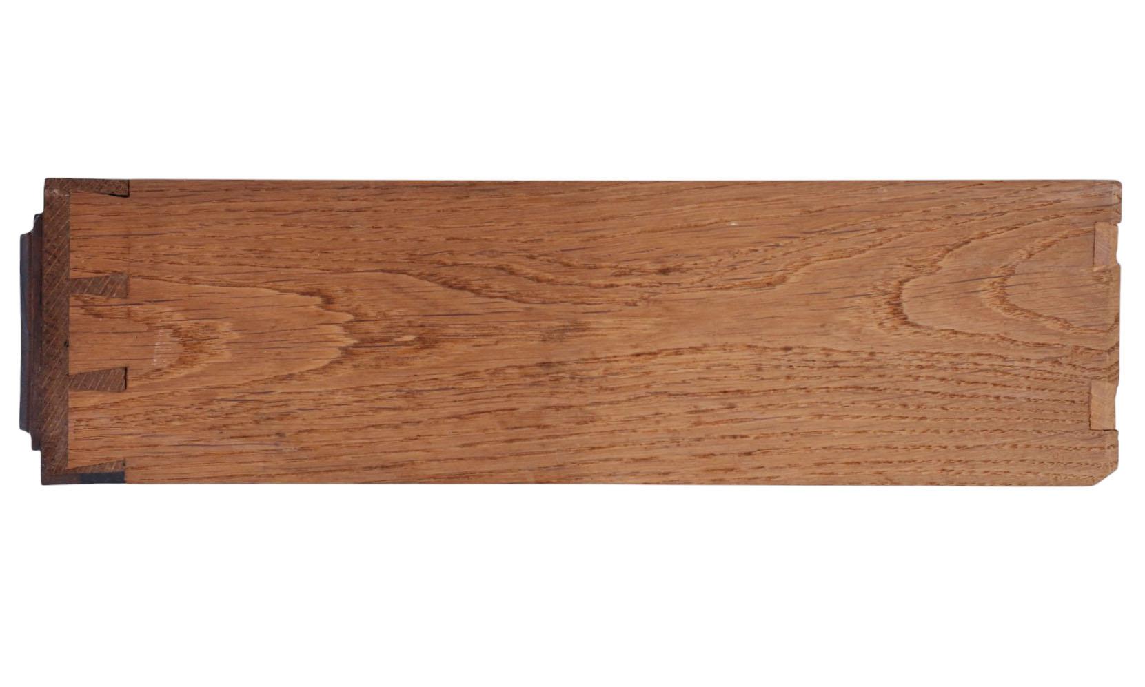 Antico C.C. 1910 Coppia di Comodini alti in legno impiallacciato di qualità in vendita 3