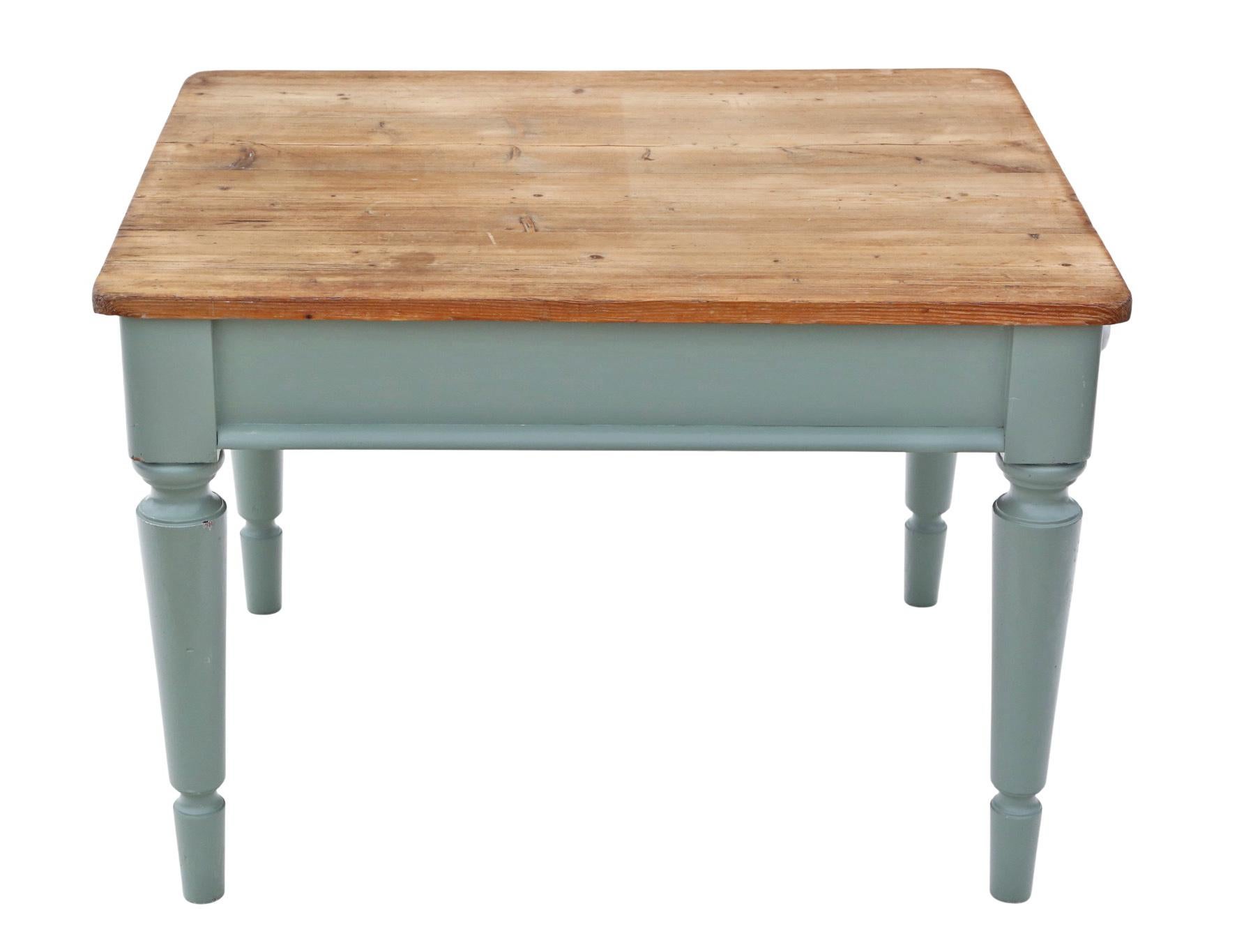 A.I.C C C'est une table de cuisine et de salle à manger en pin avec un tiroir en bout - Fine Quality Furniture
Table de cuisine en pin du début du 20e siècle avec un grand tiroir d'extrémité qui s'étend sur toute la longueur de la table ; pleine