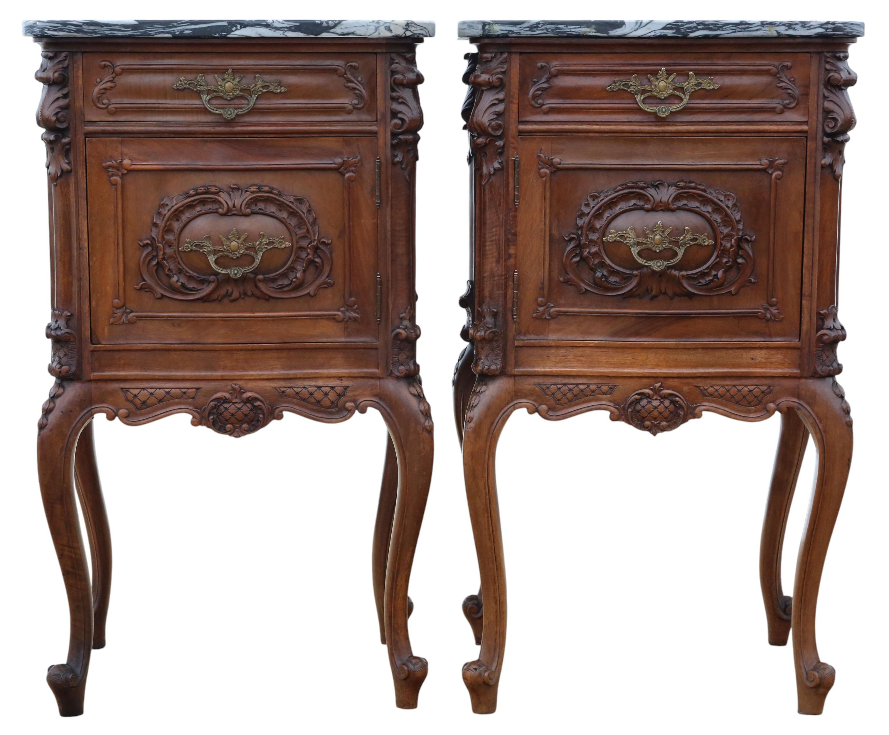 Antiguo c.1920 Mesilla de noche italiana de nogal y mármol - Pareja de gran calidad

Pareja de mesillas de noche italianas de nogal de principios del siglo XX, con un atractivo envejecimiento, color y pátina. Están llenas de auténtico encanto y