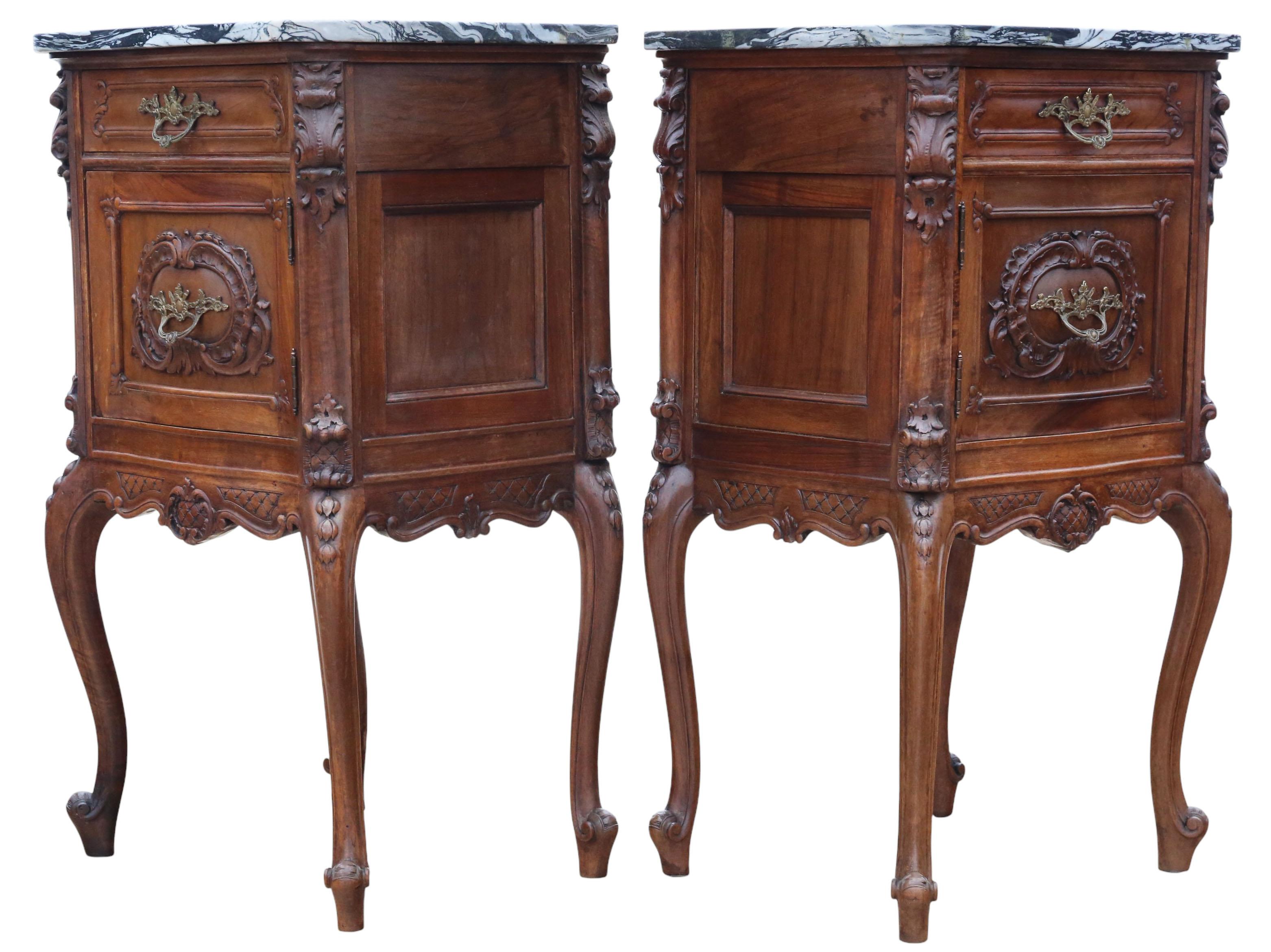 Antiguo c.1920 Mesilla de noche italiana de nogal y mármol - Gran calidad Mármol en venta