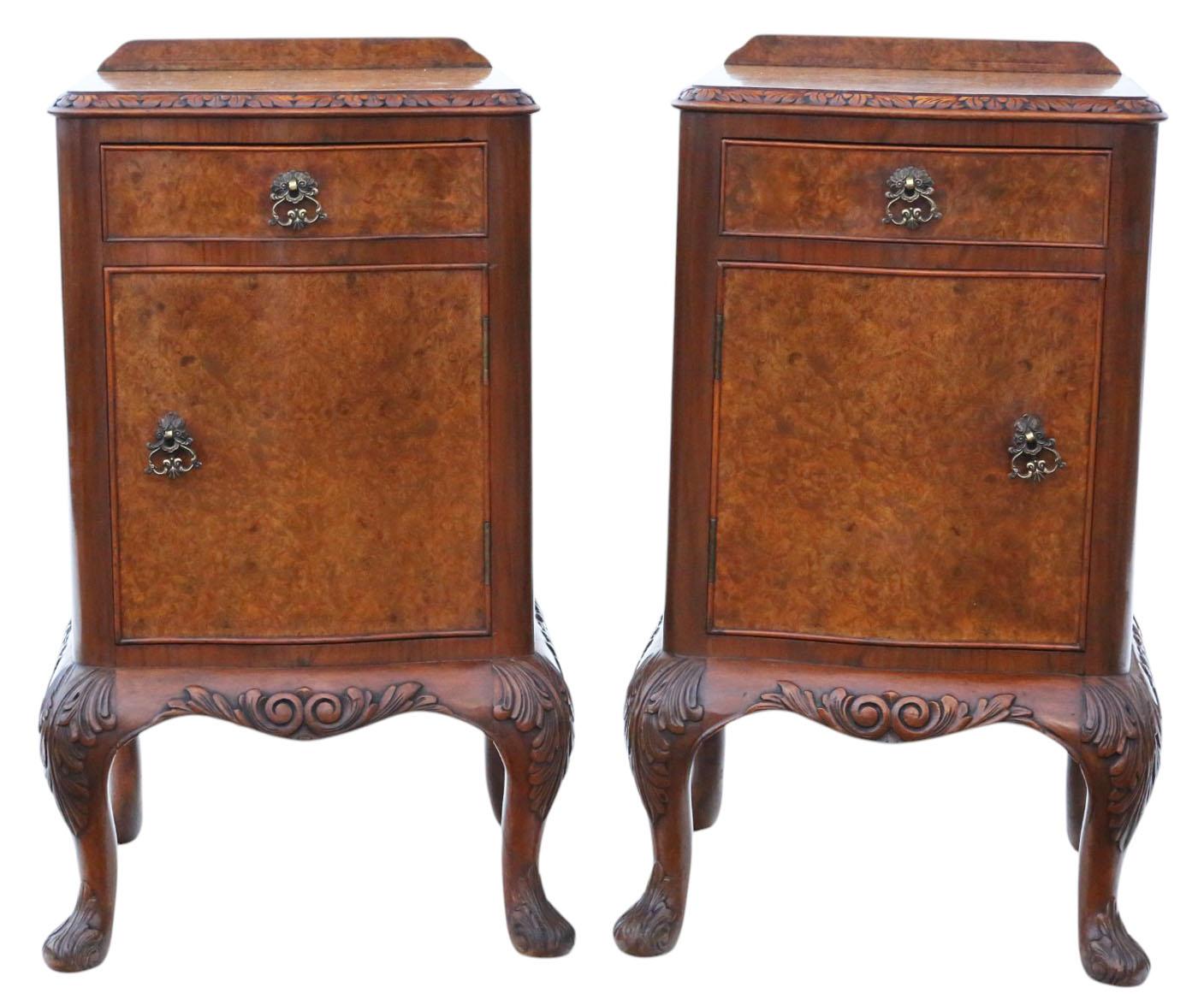 Ancienne paire de tables de chevet en ronce de noyer datant de C.I.C. - Tables de nuit de grande qualité

Une belle paire de tables de chevet en ronce de noyer datant de C.I.C. et présentant des couleurs, un âge et une patine attrayants. Avec leurs