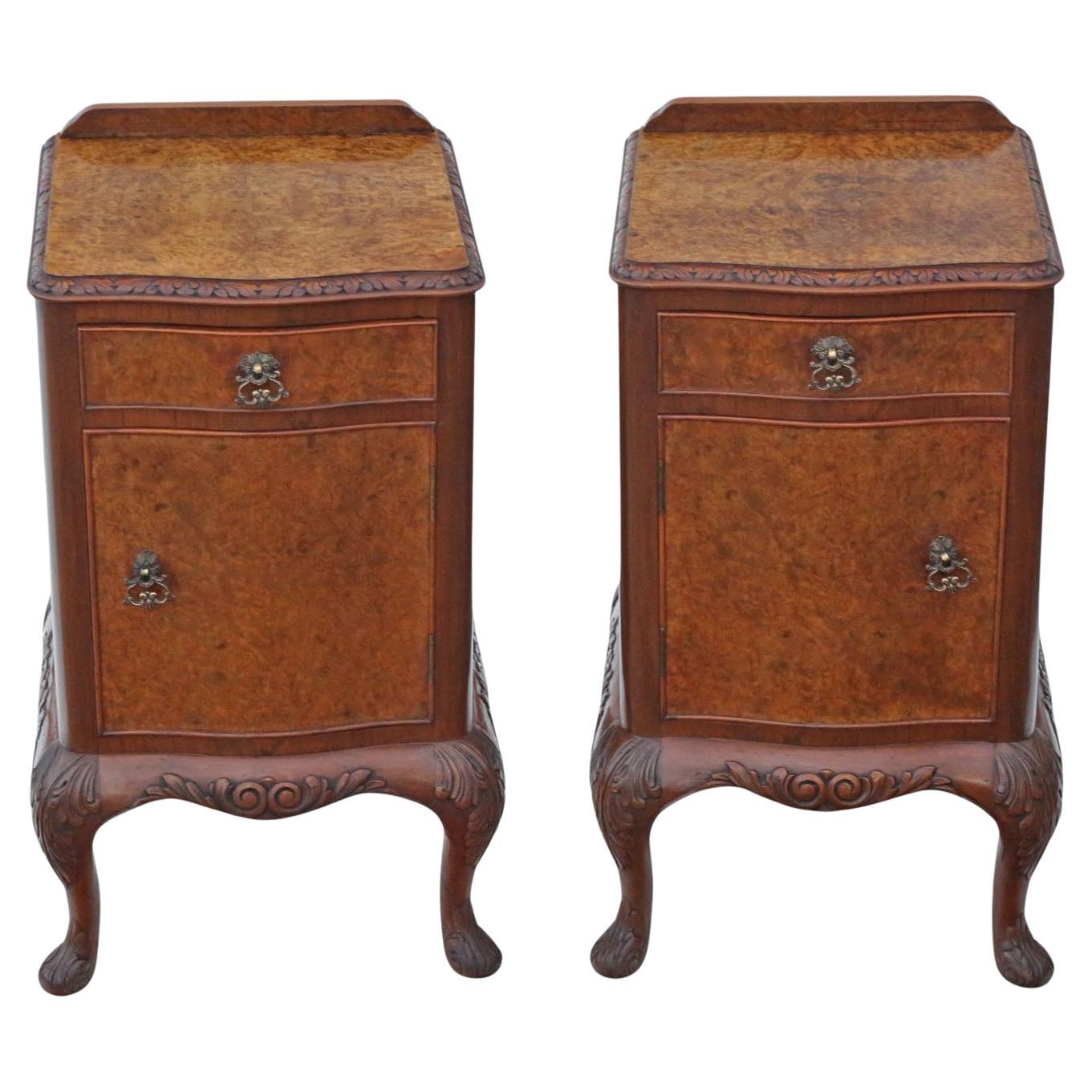 Ancienne paire de tables de chevet en ronce de noyer datant de C.I.C. - Tables de nuit de grande qualité en vente