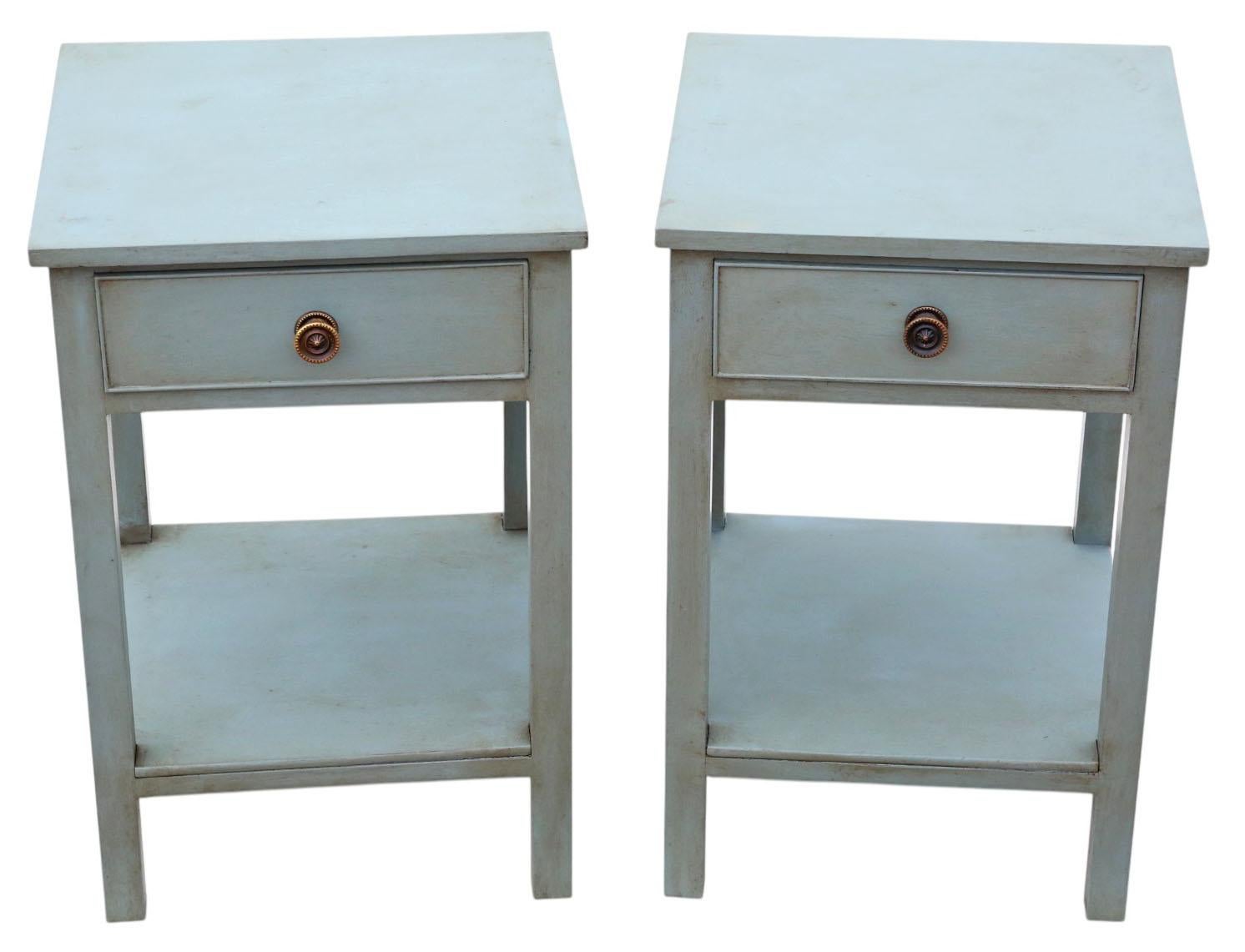 Antike c.1920 Paar Georgian Revival gemalt Lampe oder Nachttische - Feine Qualität Möbel

Ein hochwertiges, um 1920 entstandenes Paar georgianisch-revivalistischer, bemalter Lampen- oder Nachttische, attraktiv neu lackiert in Entenei-Finish mit