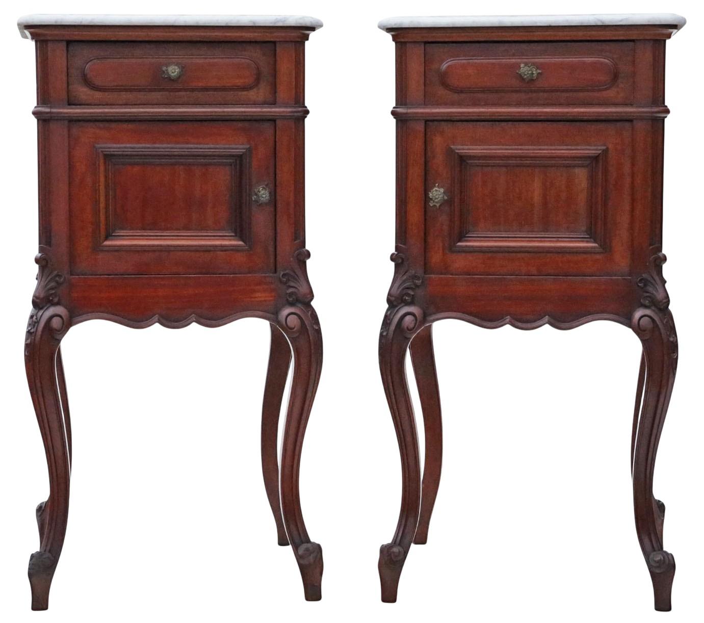 Antica coppia di comodini in marmo e mogano del 1920 - comodini di qualità
Coppia di comodini in marmo e mogano del 1920, con splendidi piani in marmo di Carrara patinato e cassetti rivestiti in Oak. Pieno di età, carattere e patina, questo raro